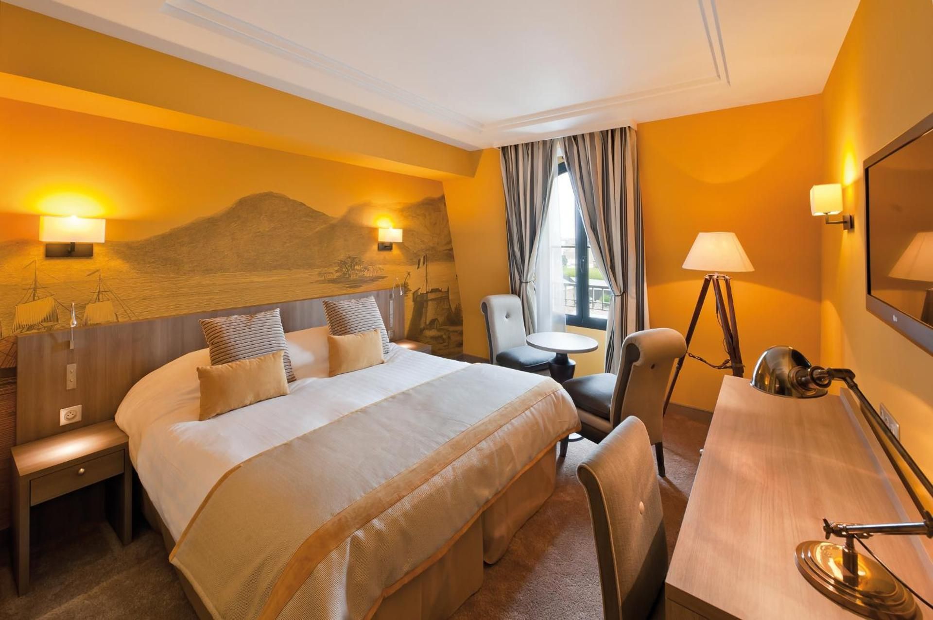Superior Double or Twin Room with Partial Sea View
