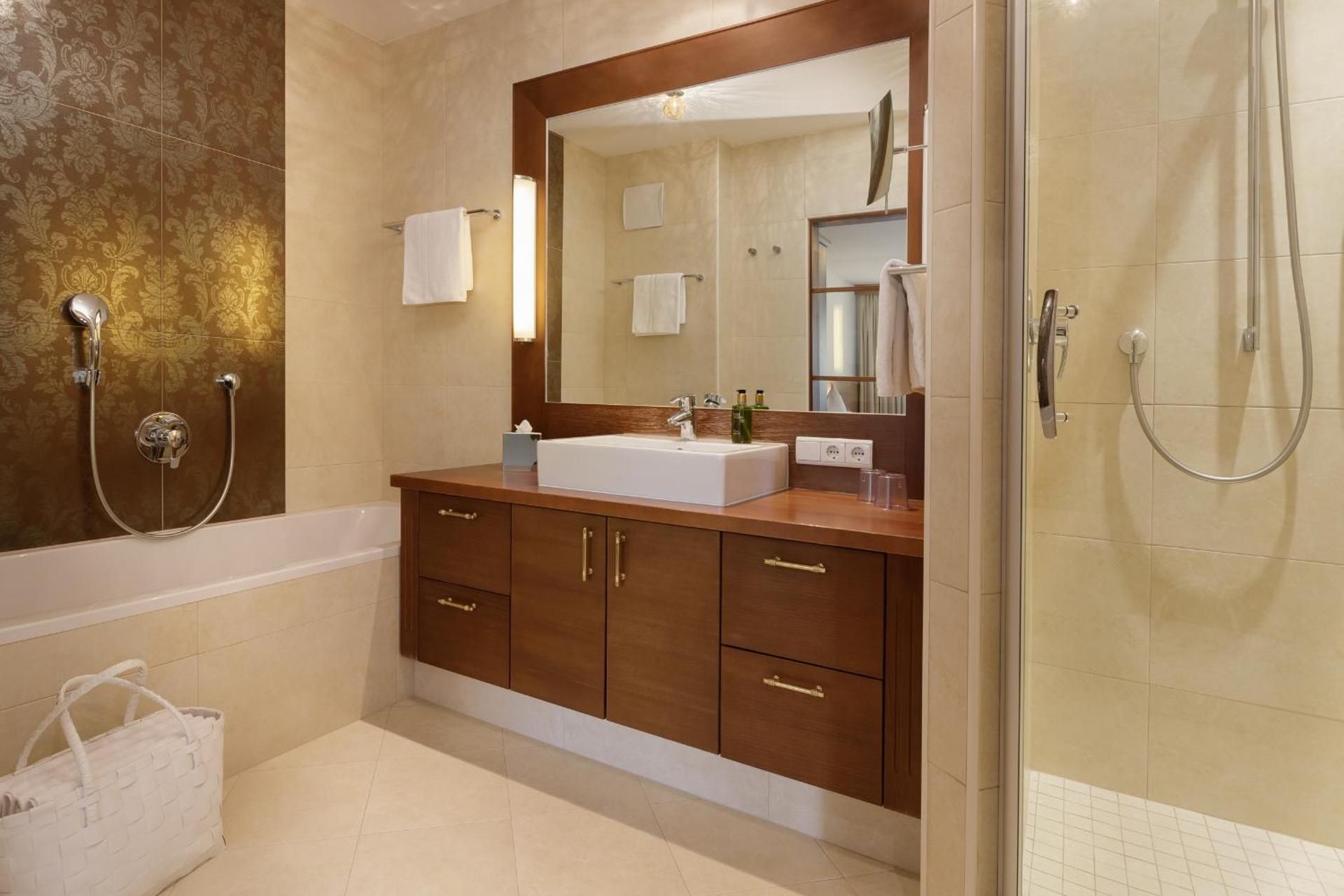 Suite with Mountain View