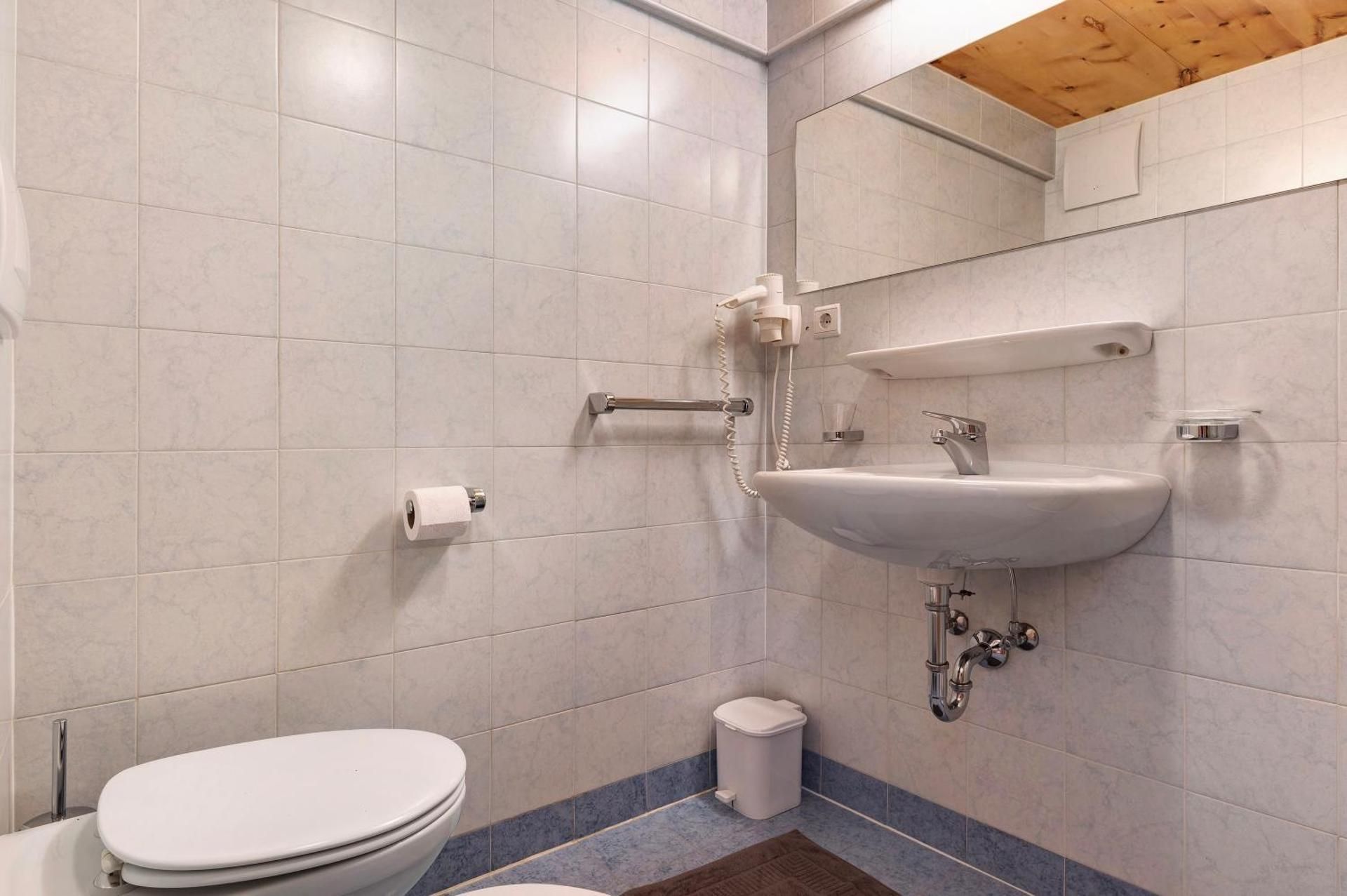 Superior One-Bedroom Apartment