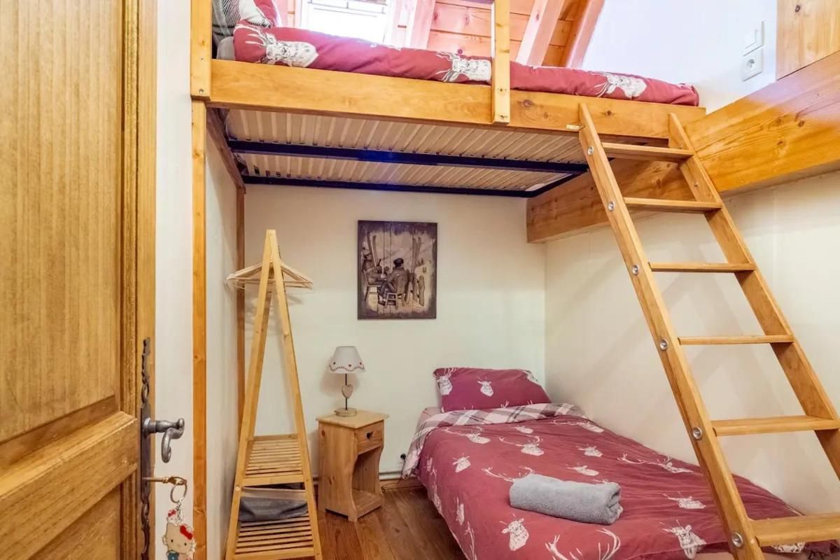 Twin Room with Shared Bathroom and Toilet
