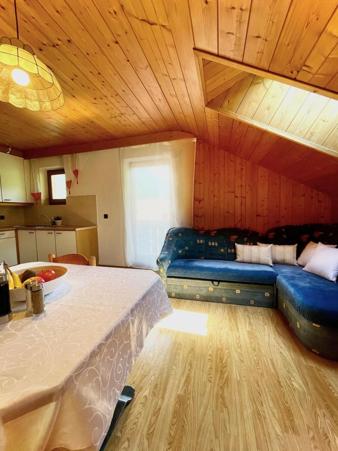 Apartment with Mountain View