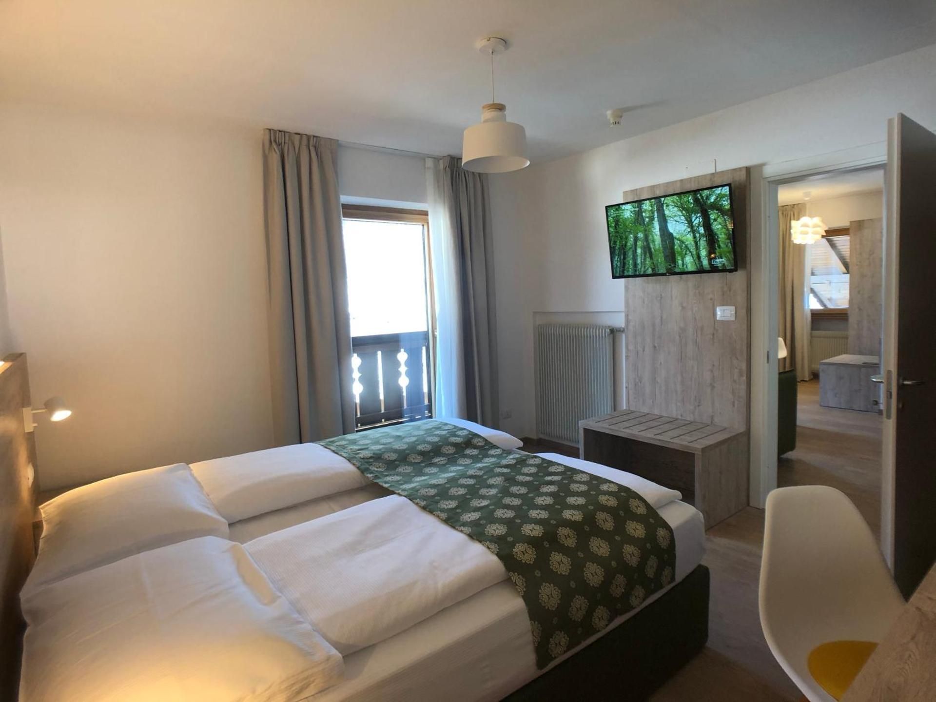 Deluxe Queen Suite with Spa Access