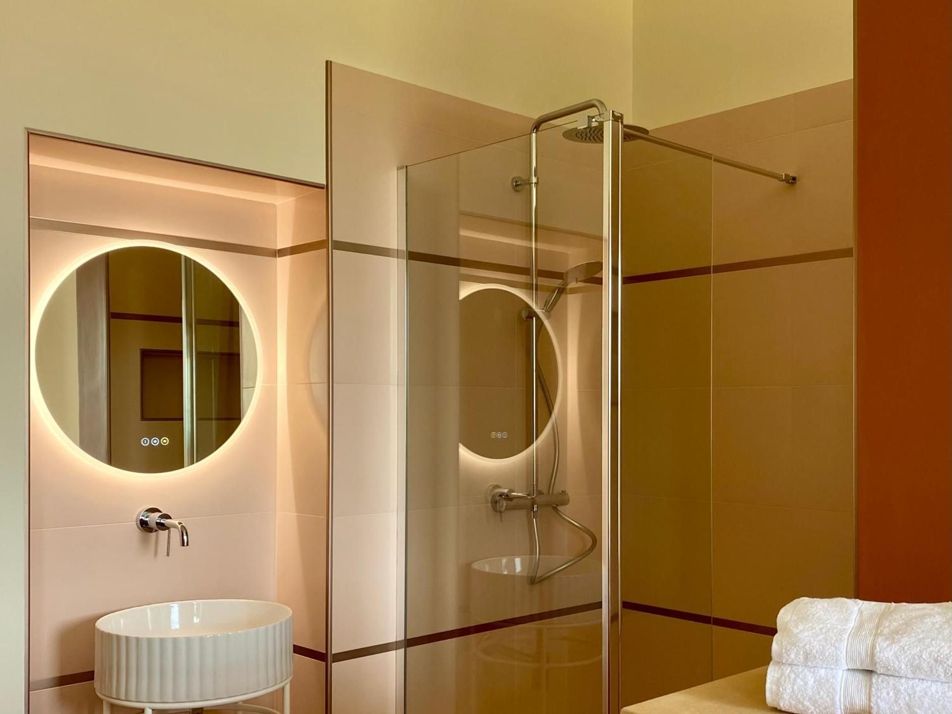 Deluxe Double or Twin Room with Pool Access