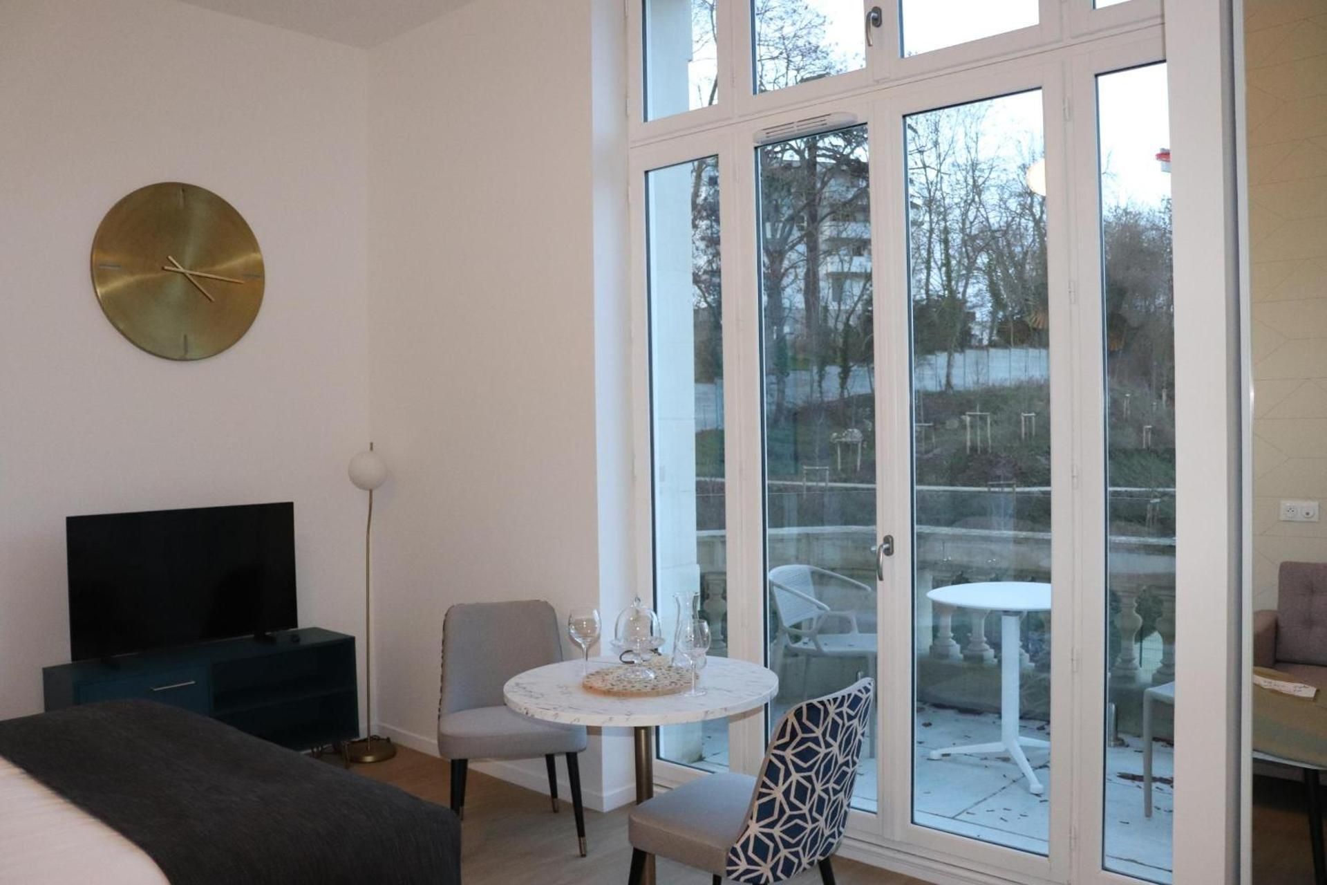 Studio Apartment