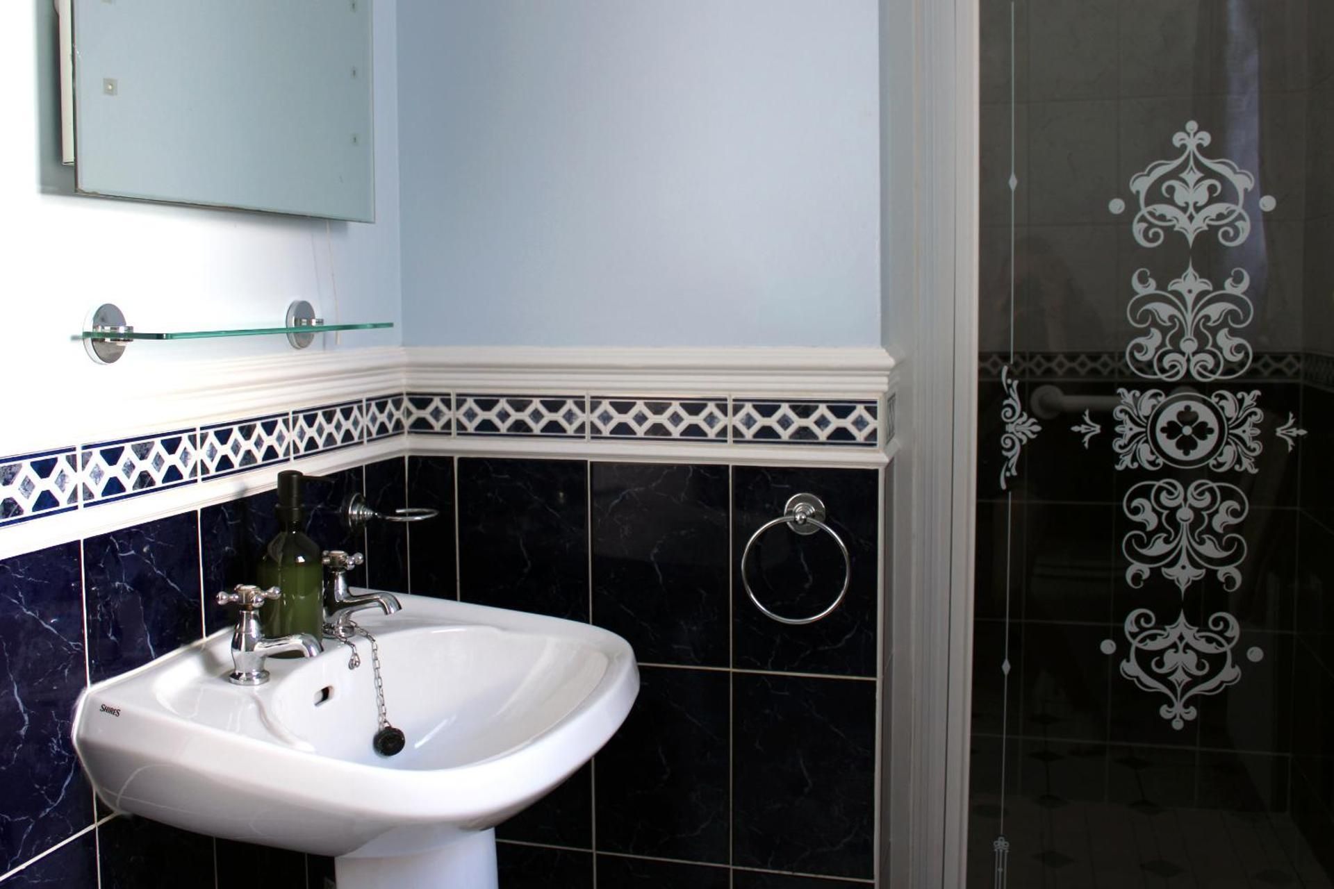 Twin Room with Shower
