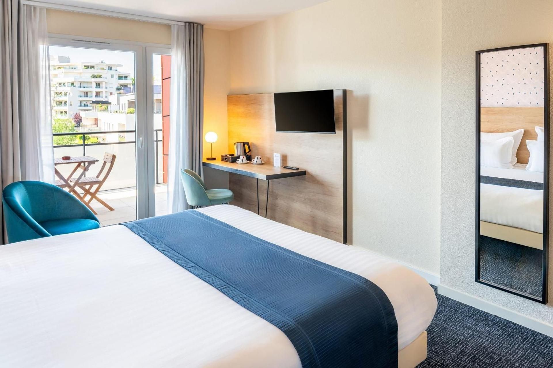 Standard King Room with Garden View - Non-Smoking