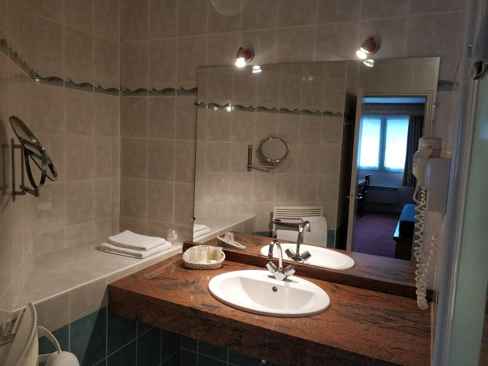 Hôtel Calisola Double-Supérieure-Salle de bain privée séparée 2