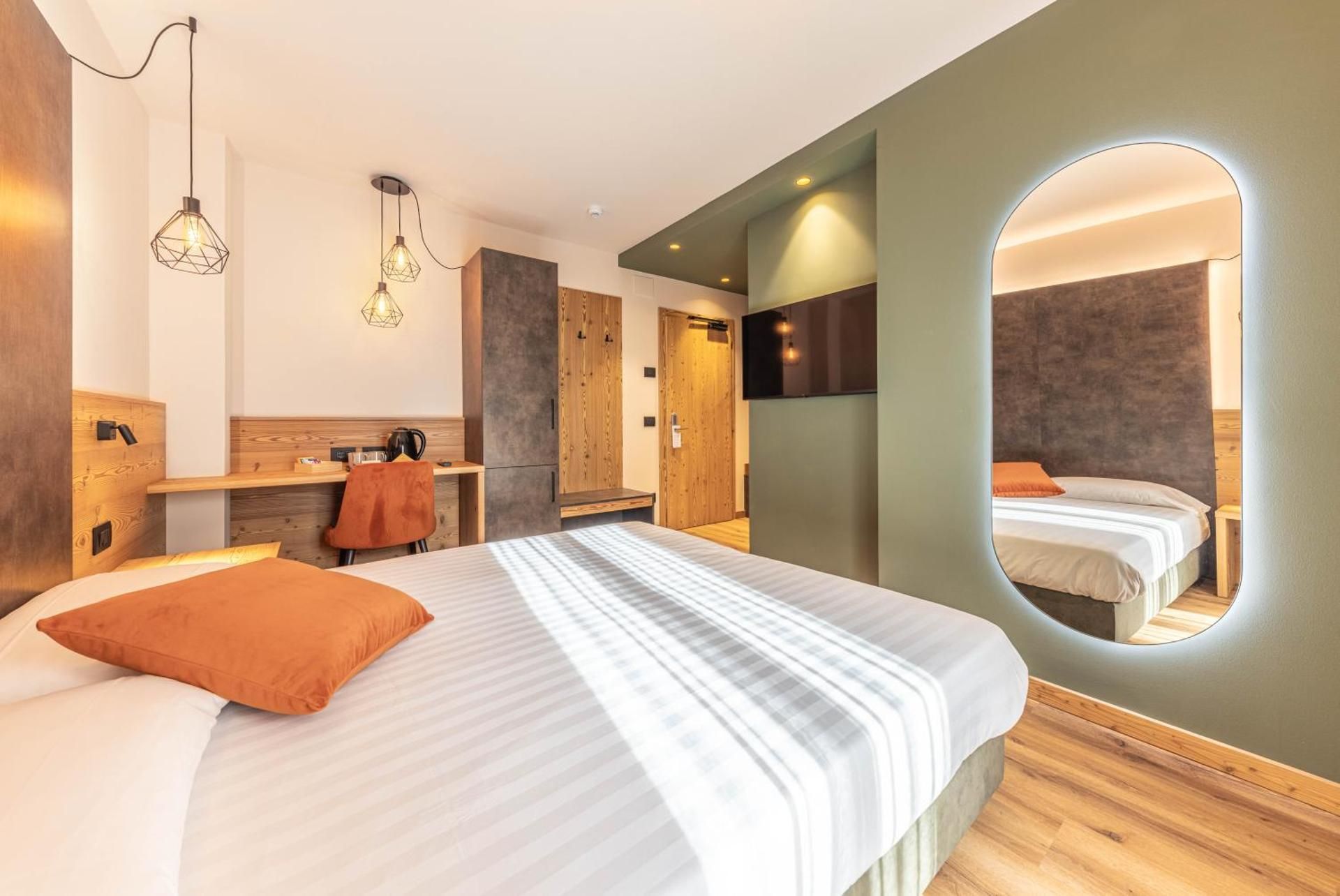 Deluxe Double or Twin Room