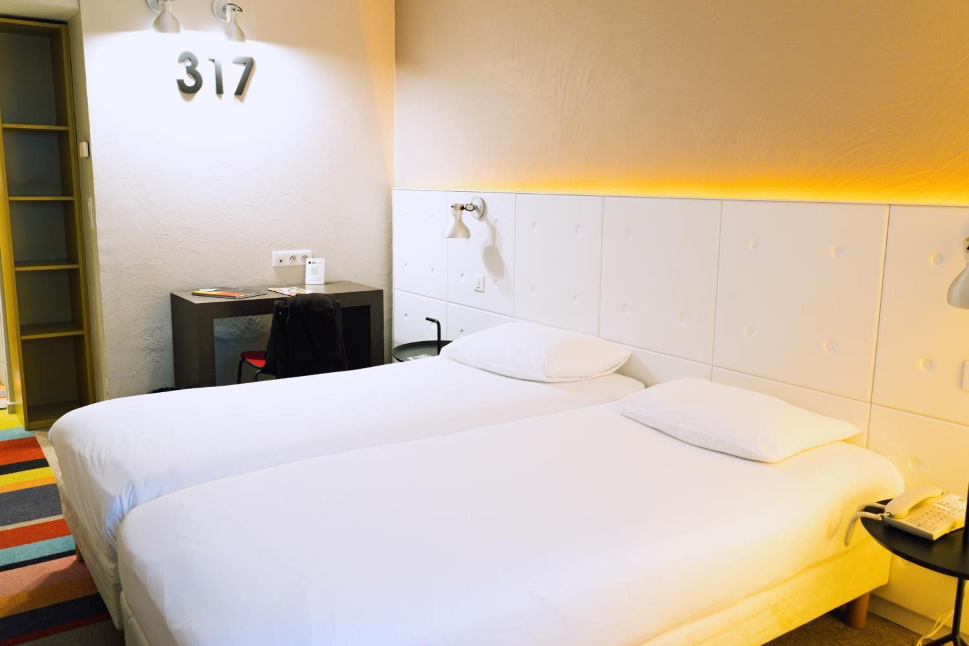 Standard Room with two single beds