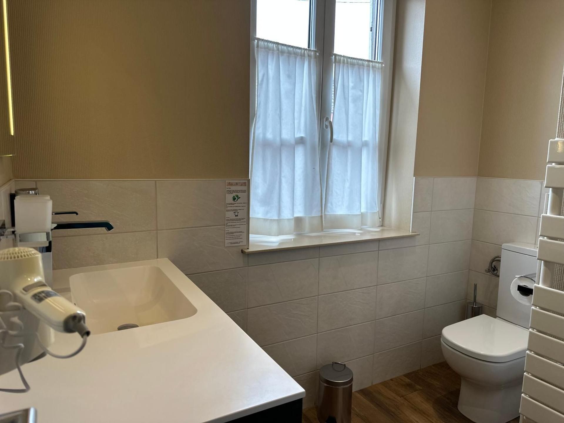 Auberge Le Meisenberg Twin Room 3