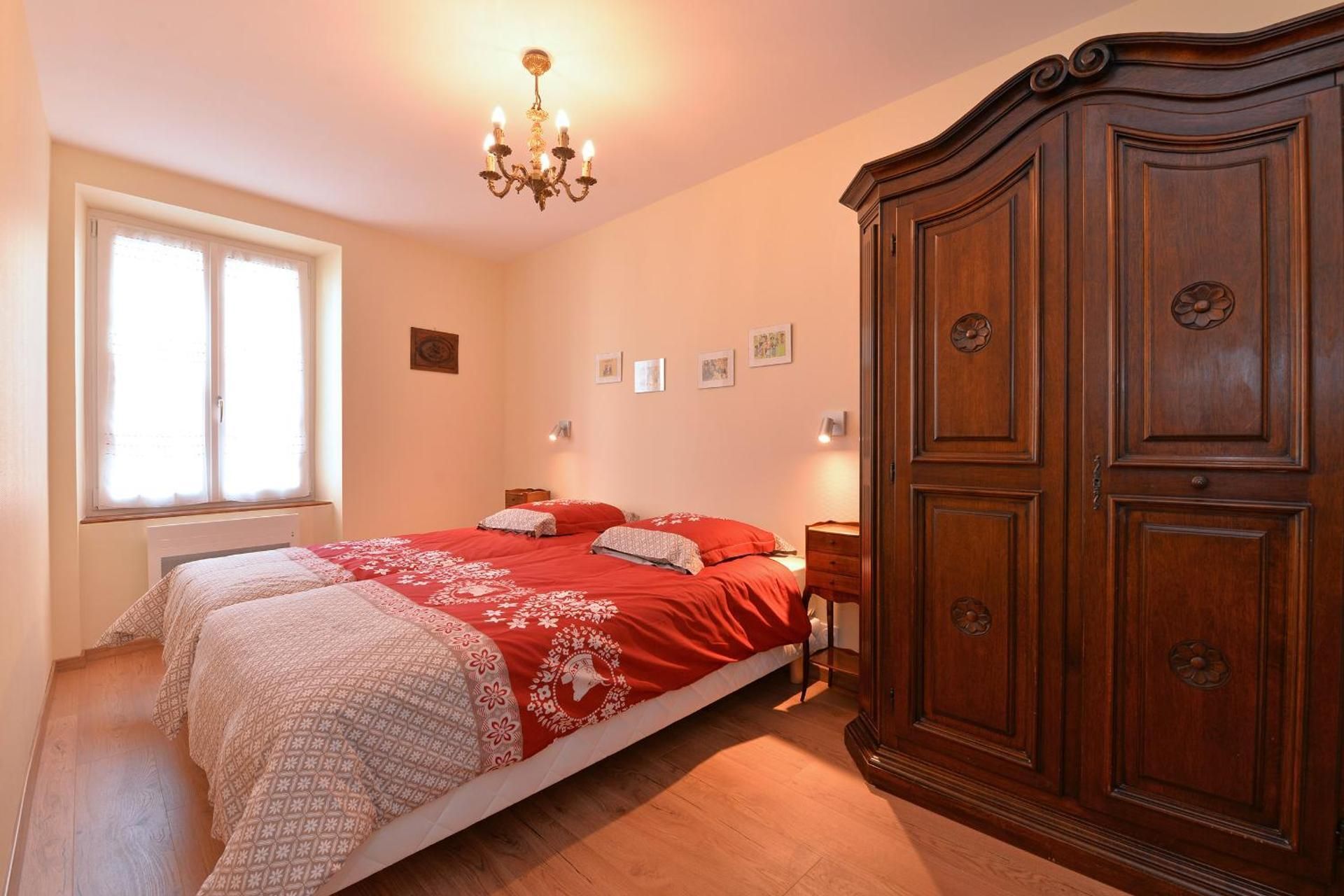 DELUXE APARTMENT