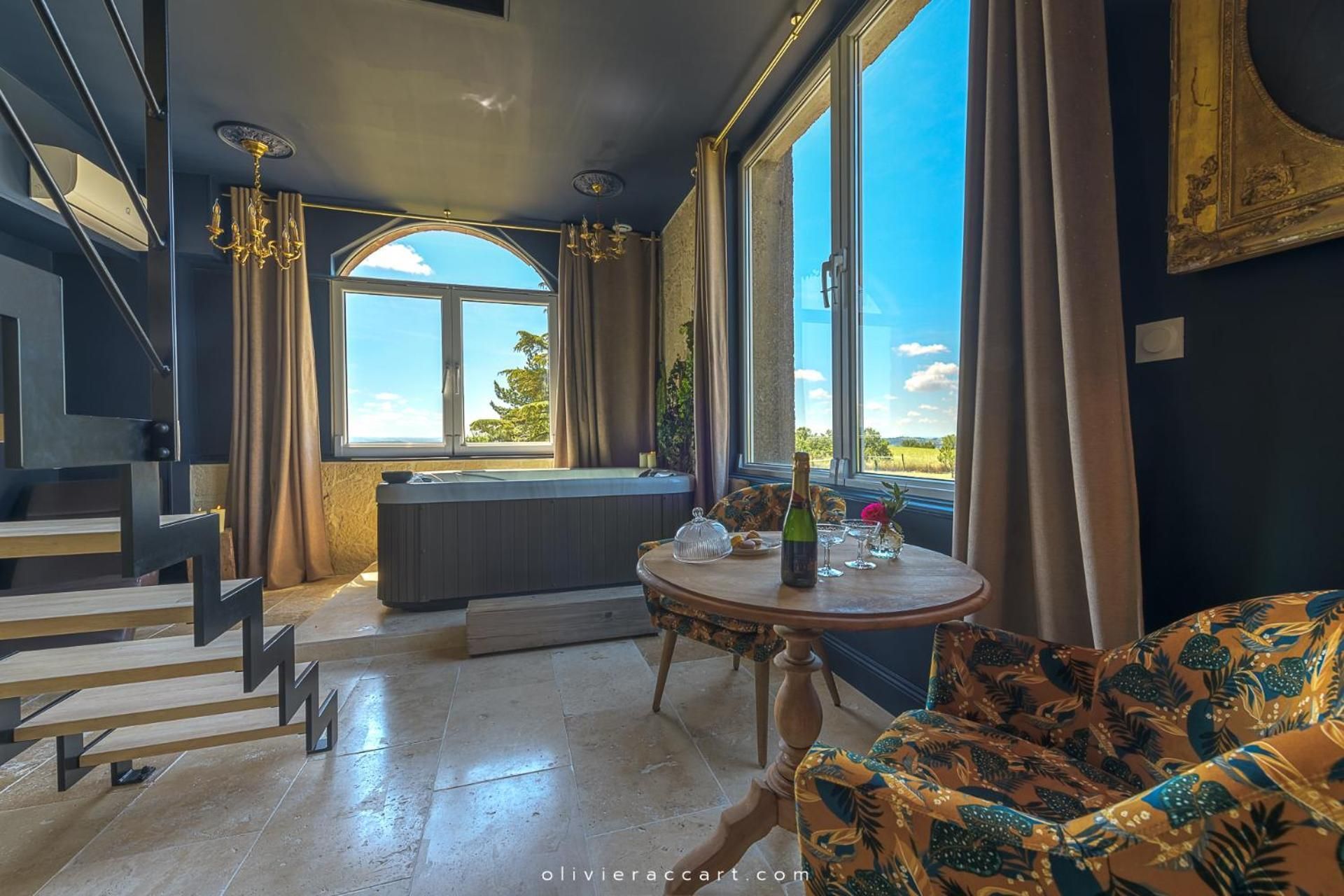 Suite with Hot Tub