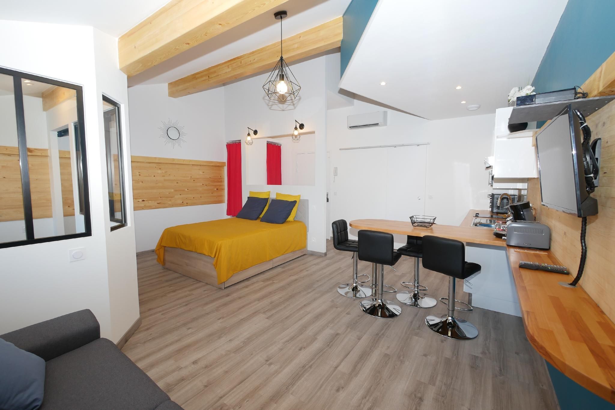 Le Soleilhou-Apartment-Panoramic-Wet room