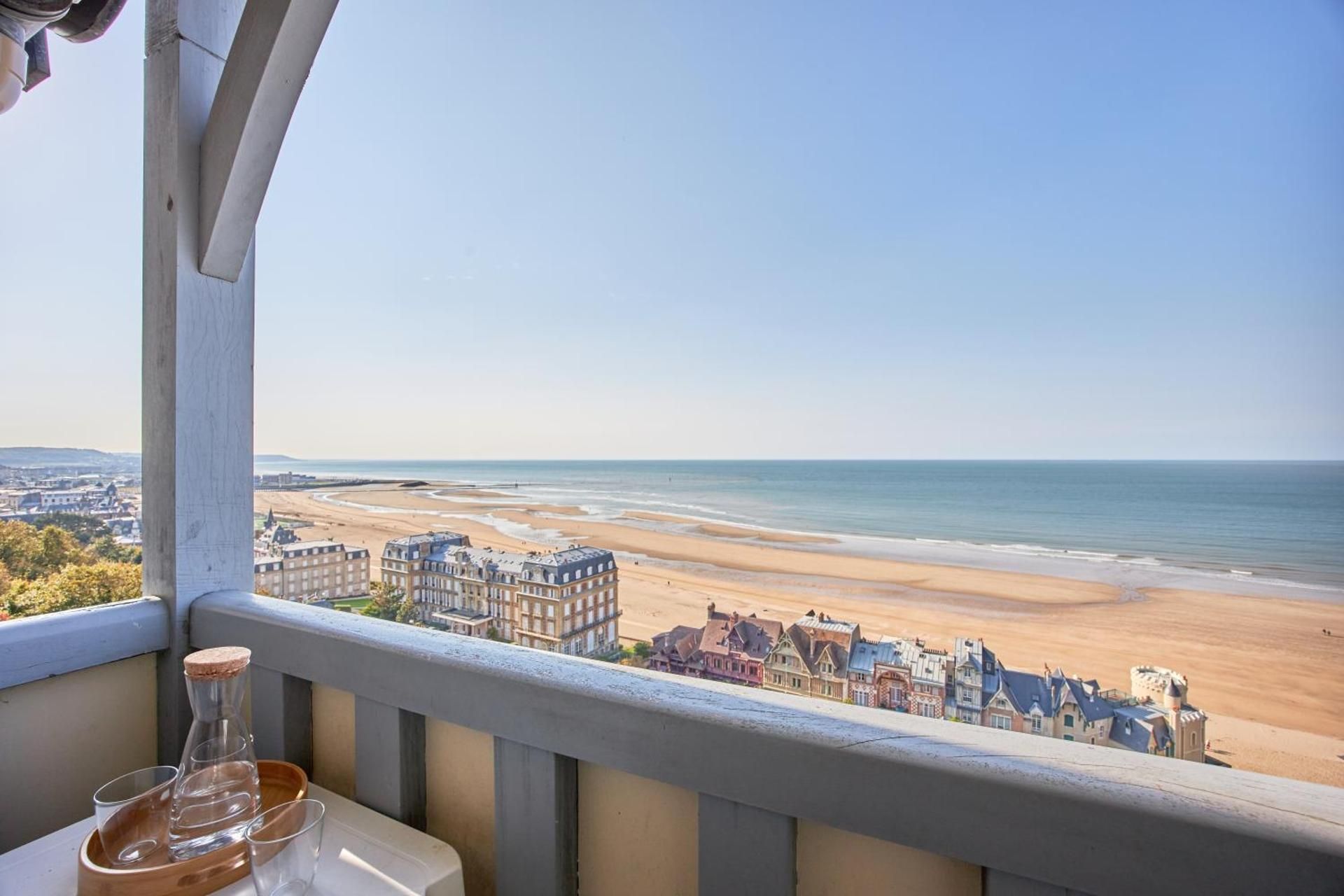 Studio with Sleeping Alcove and Terrace or Balcony - Sea View (4 People)