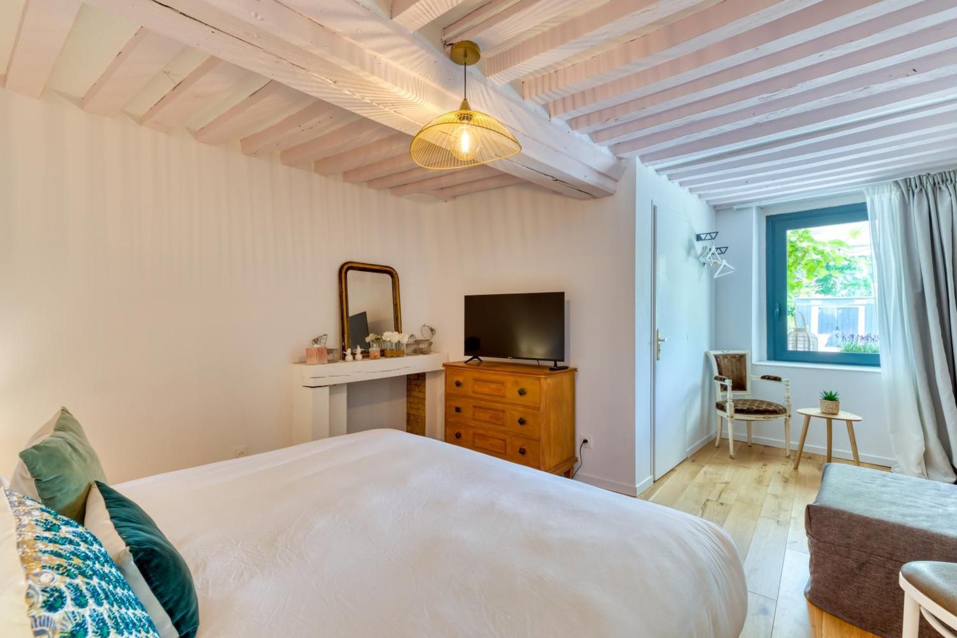 Deluxe King Room