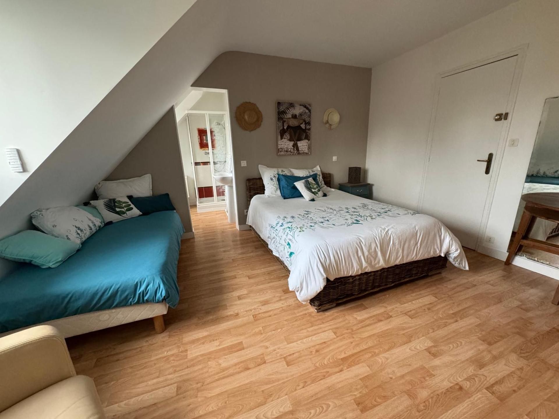 Triple Room with Private Bathroom
