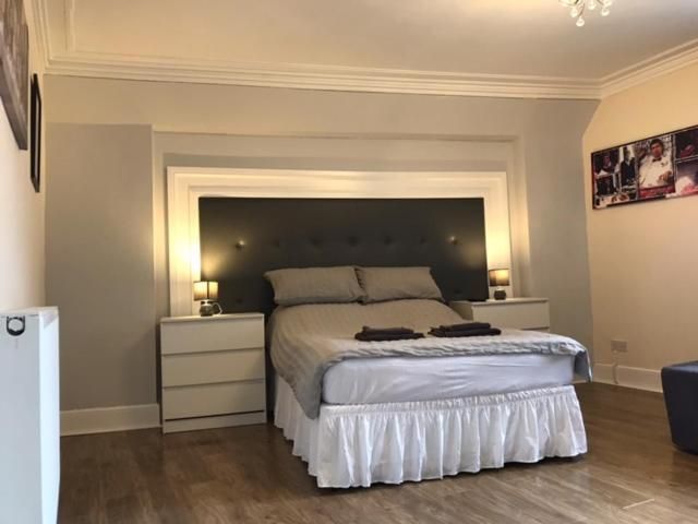 Double Room with Shared Bathroom (No Kitchen)