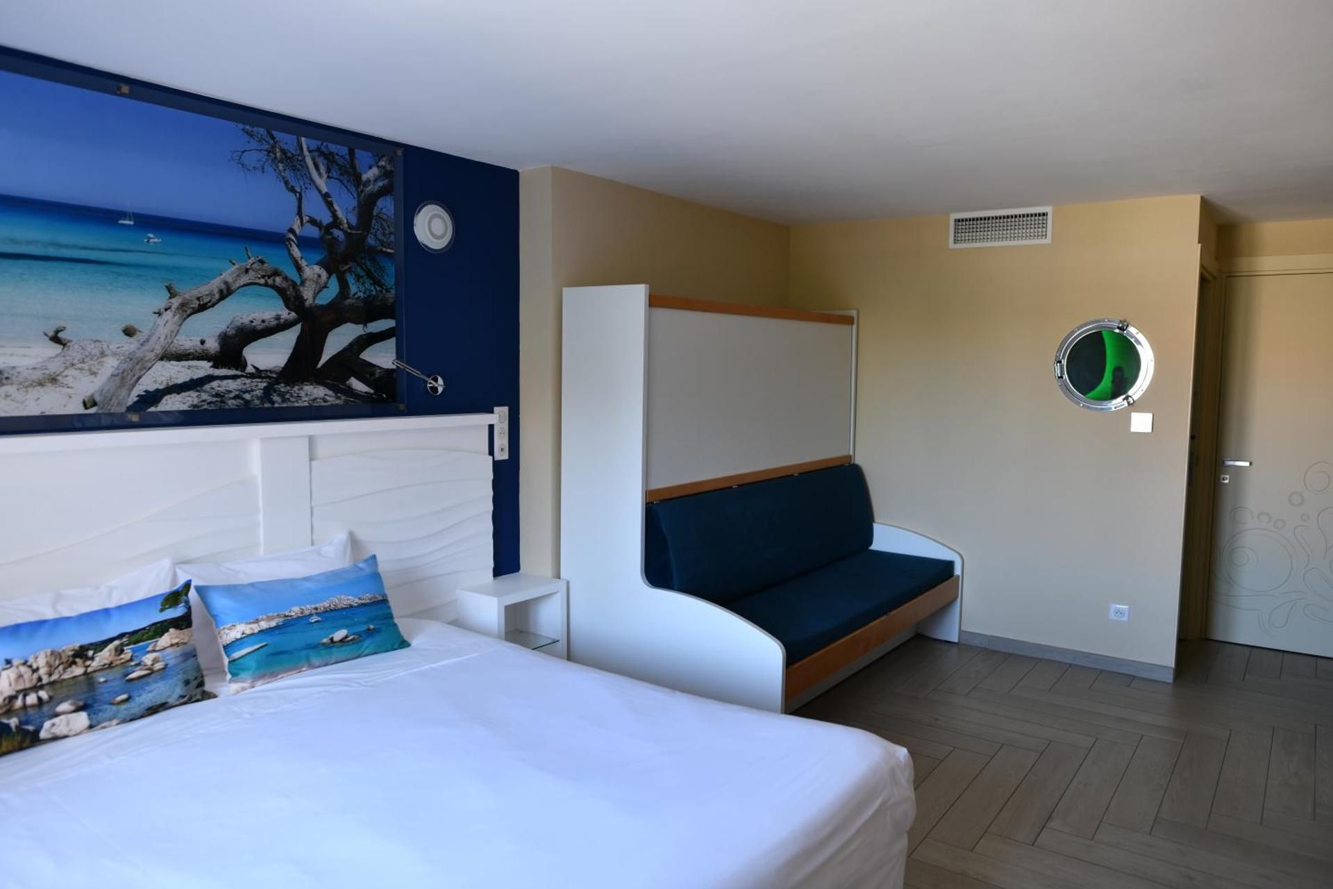 Hotel Le Claridge Family Room 2