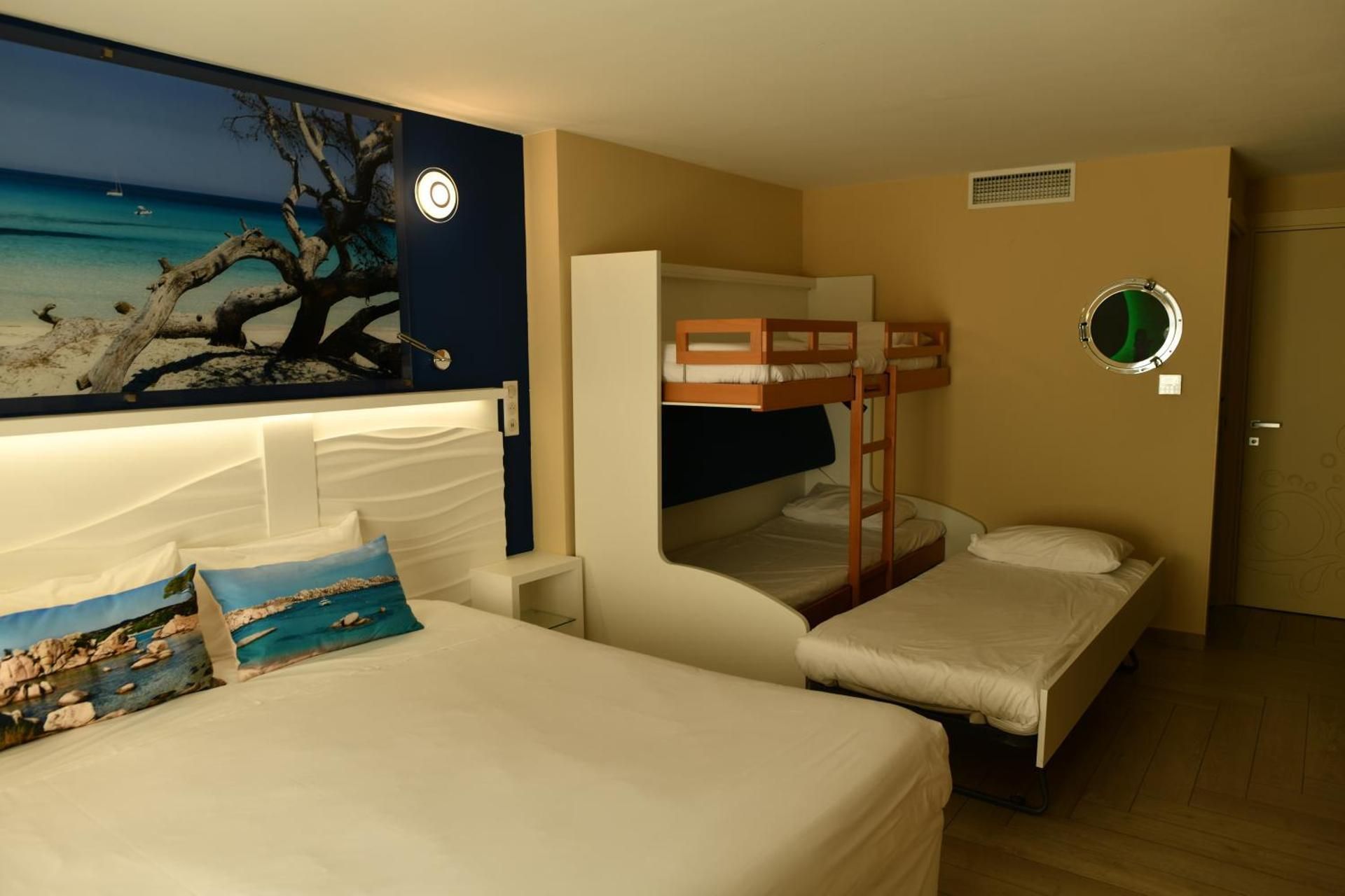 Hotel Le Claridge Family Room