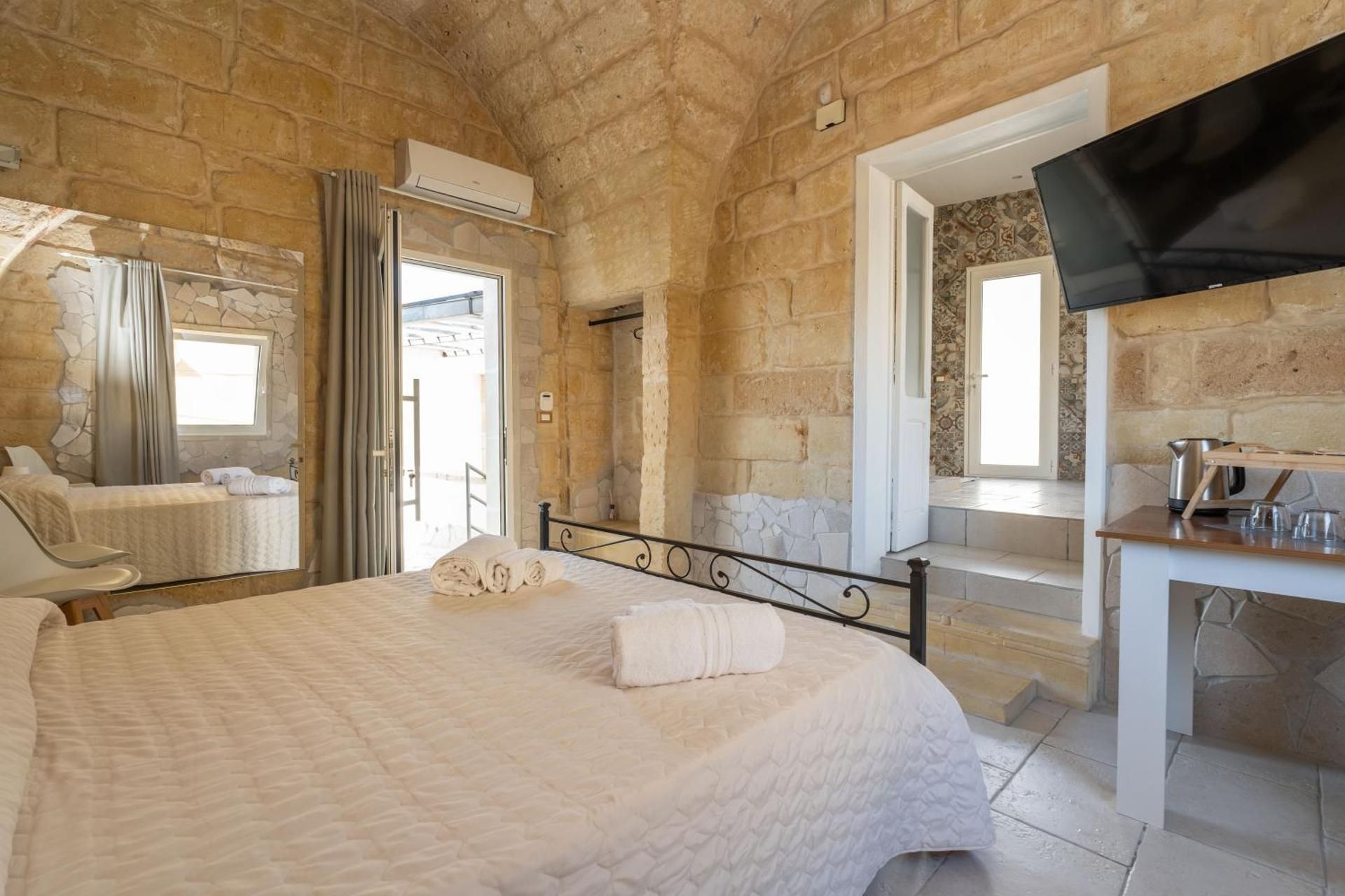 King Room with Spa Bath