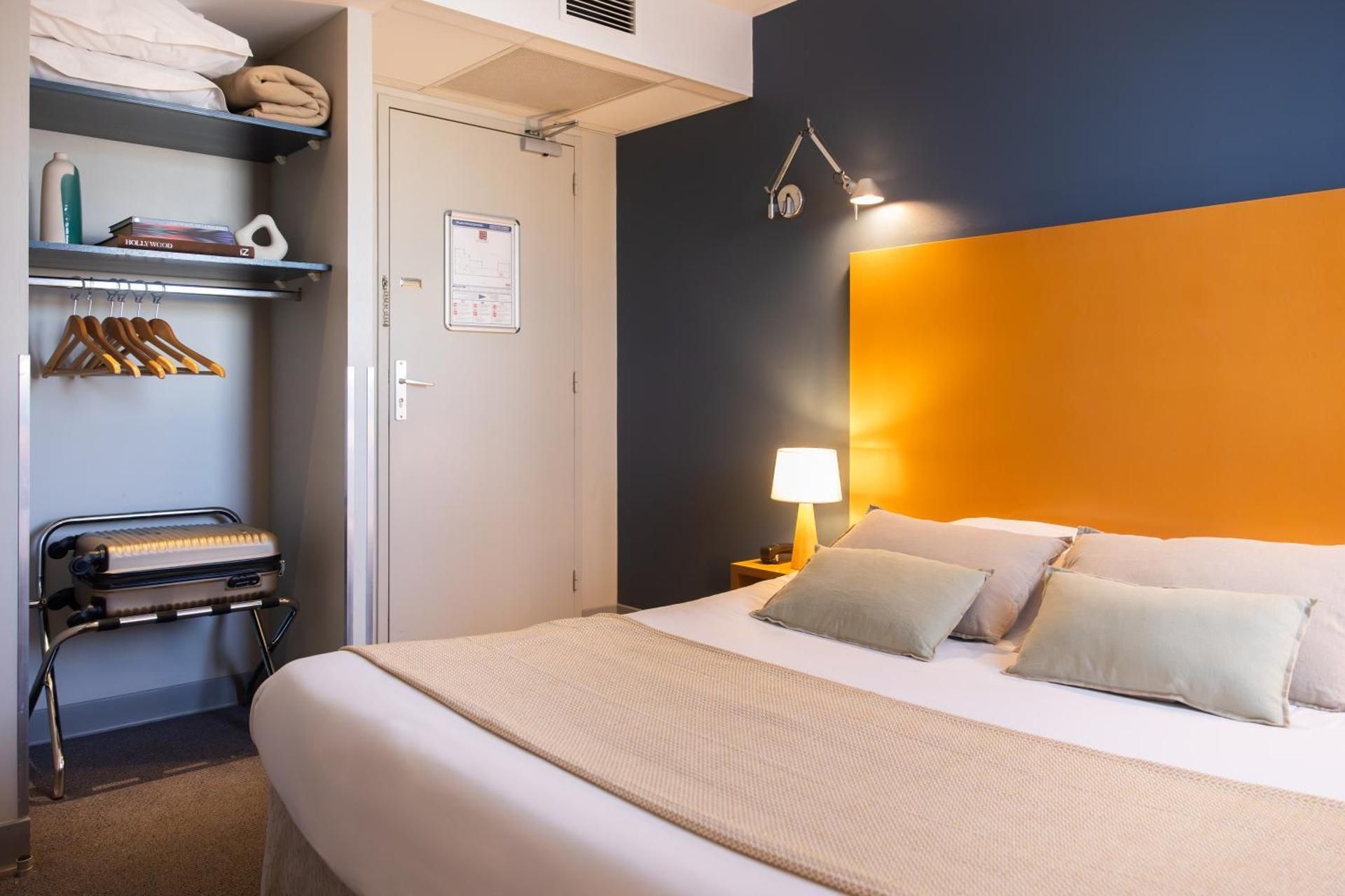 Double Room "Standard" - Street Side