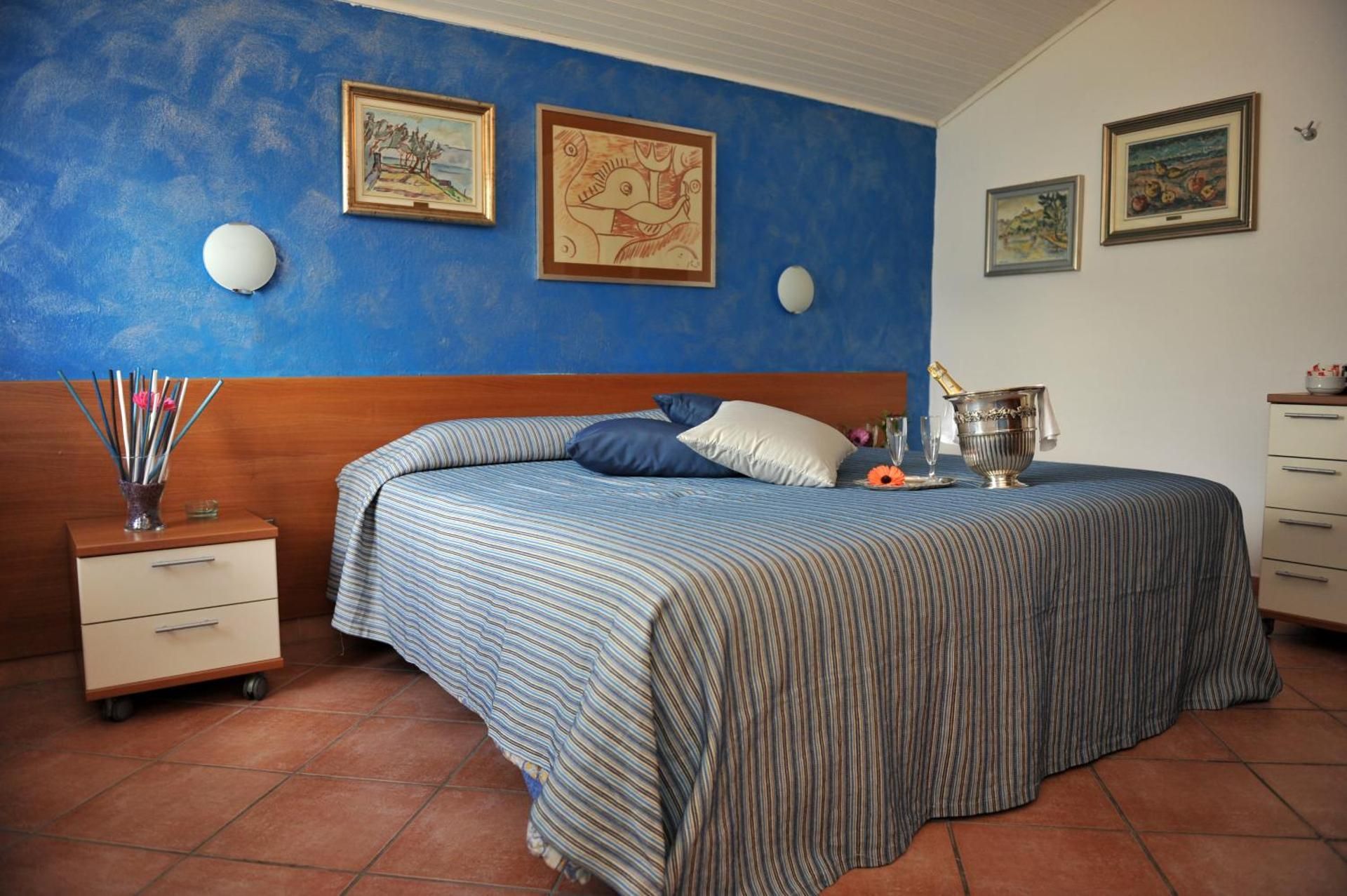 Classic Double or Twin Room with Lake View with Private External Bathroom