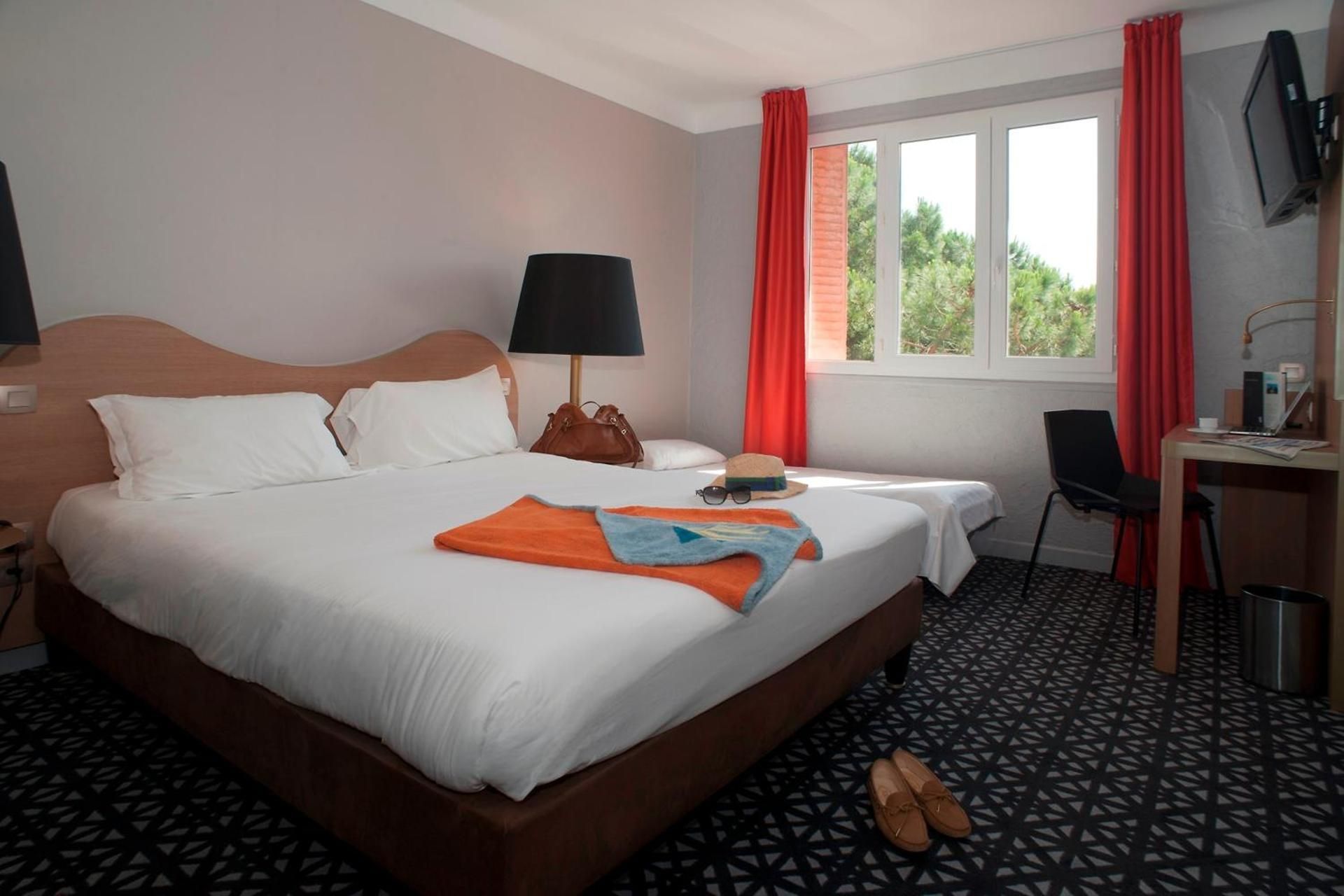 Superior Triple Room with Sea View (2 Adults + 1 Child)
