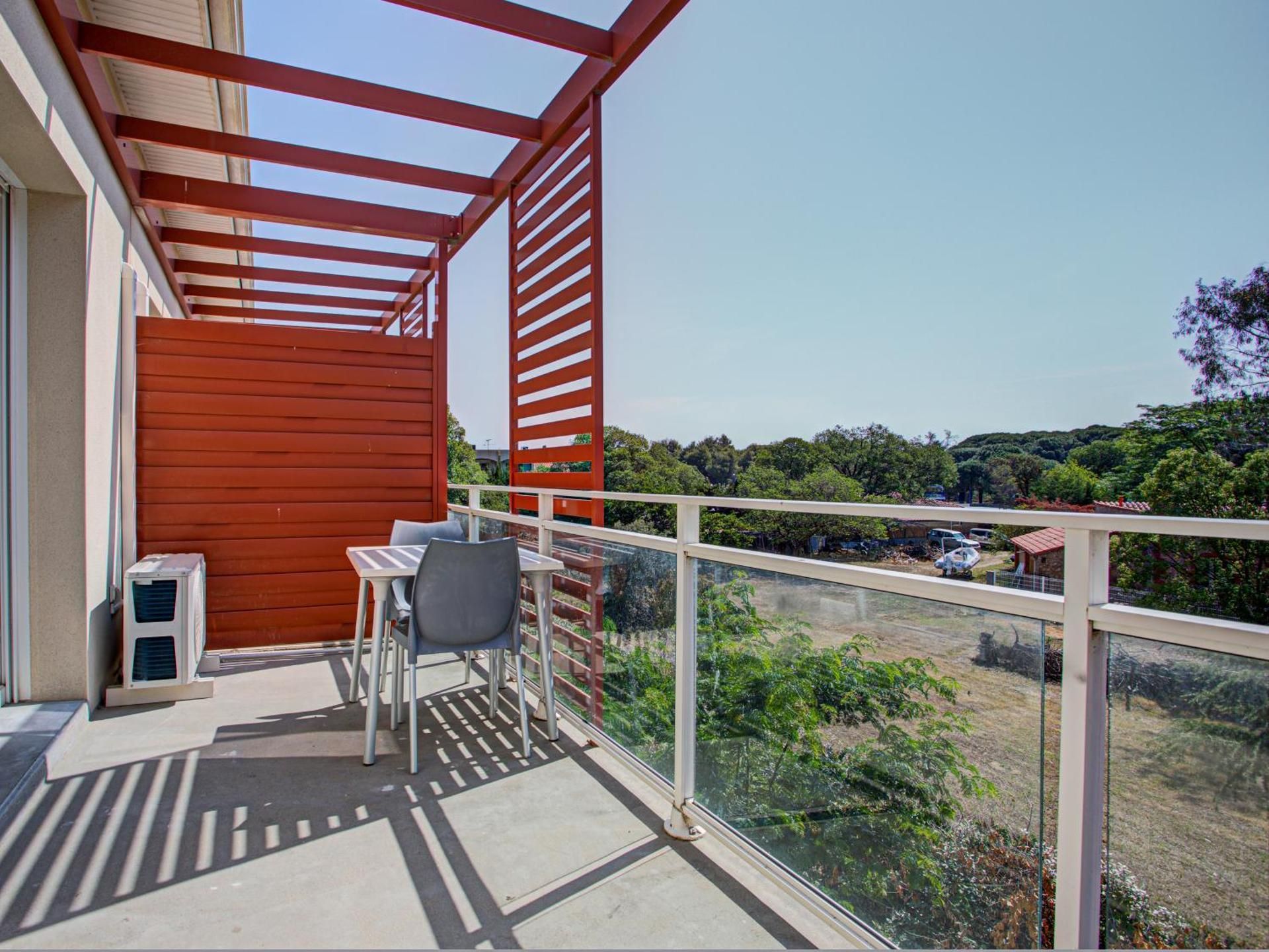 One-Bedroom Apartment - 4 Adults with Air-Conditioning