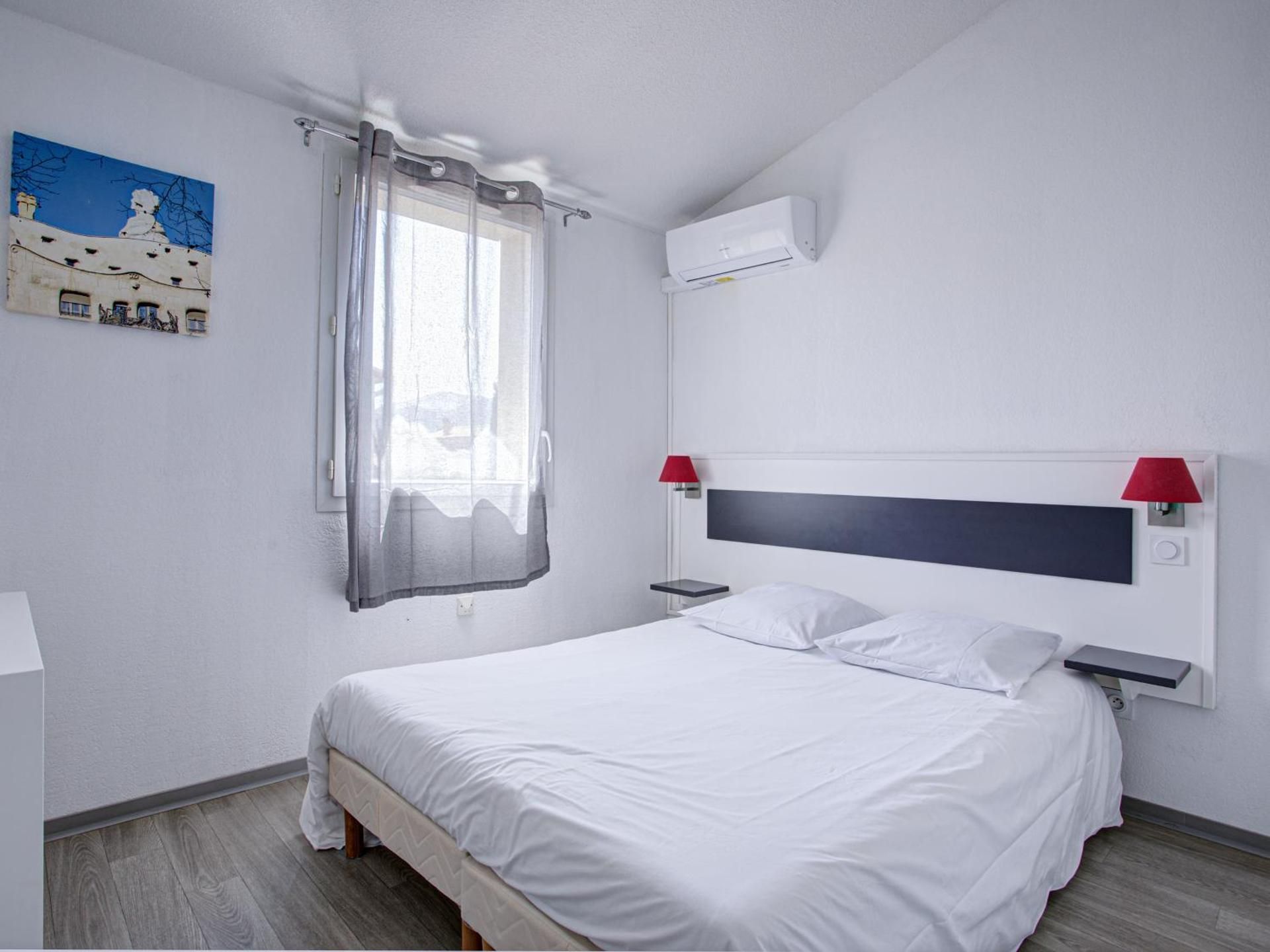 Two-Bedroom House - 6 Adults with Air-Conditioning
