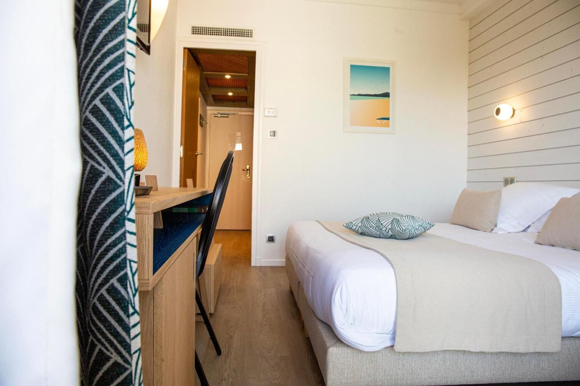 Room with Balcony - Lateral Sea View