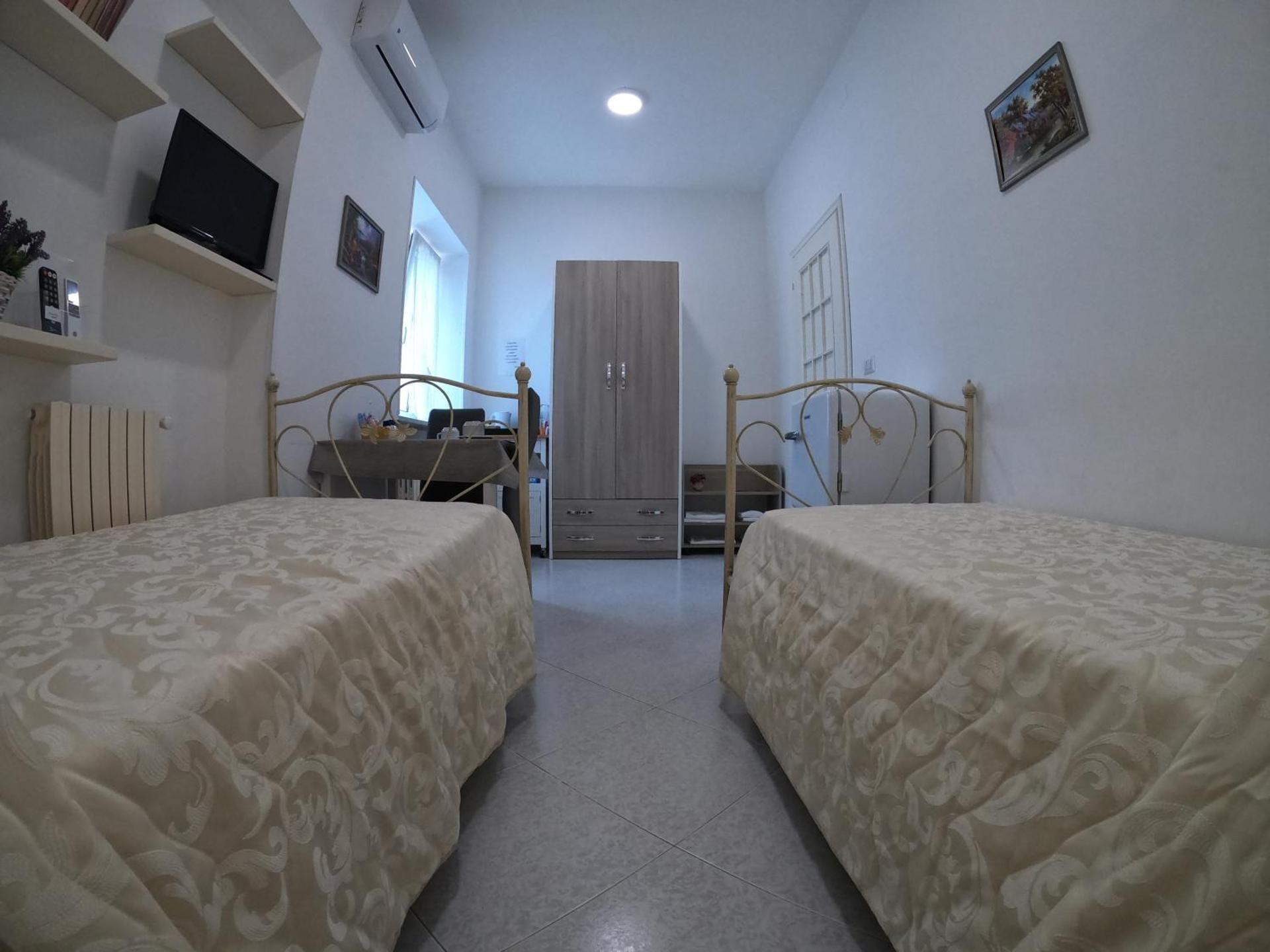 Twin Room with Private External Bathroom
