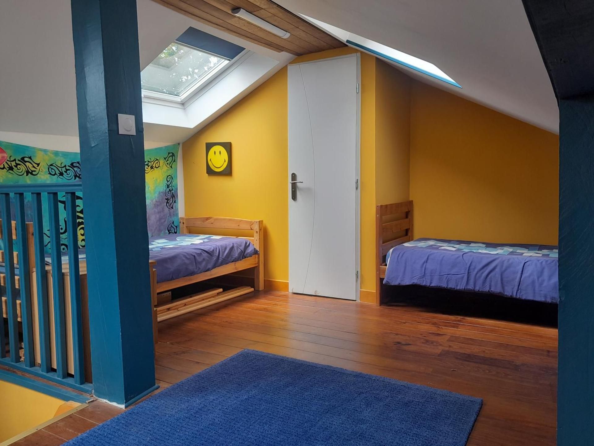 Single Bed in Mixed Dormitory Room