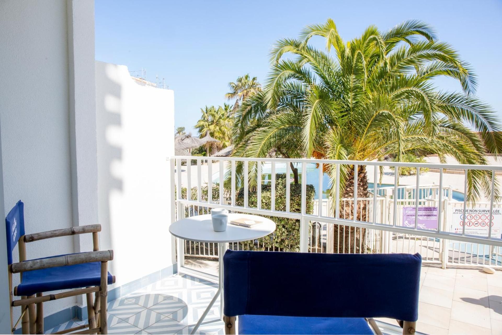 Superior Room with Pool Side and sea view