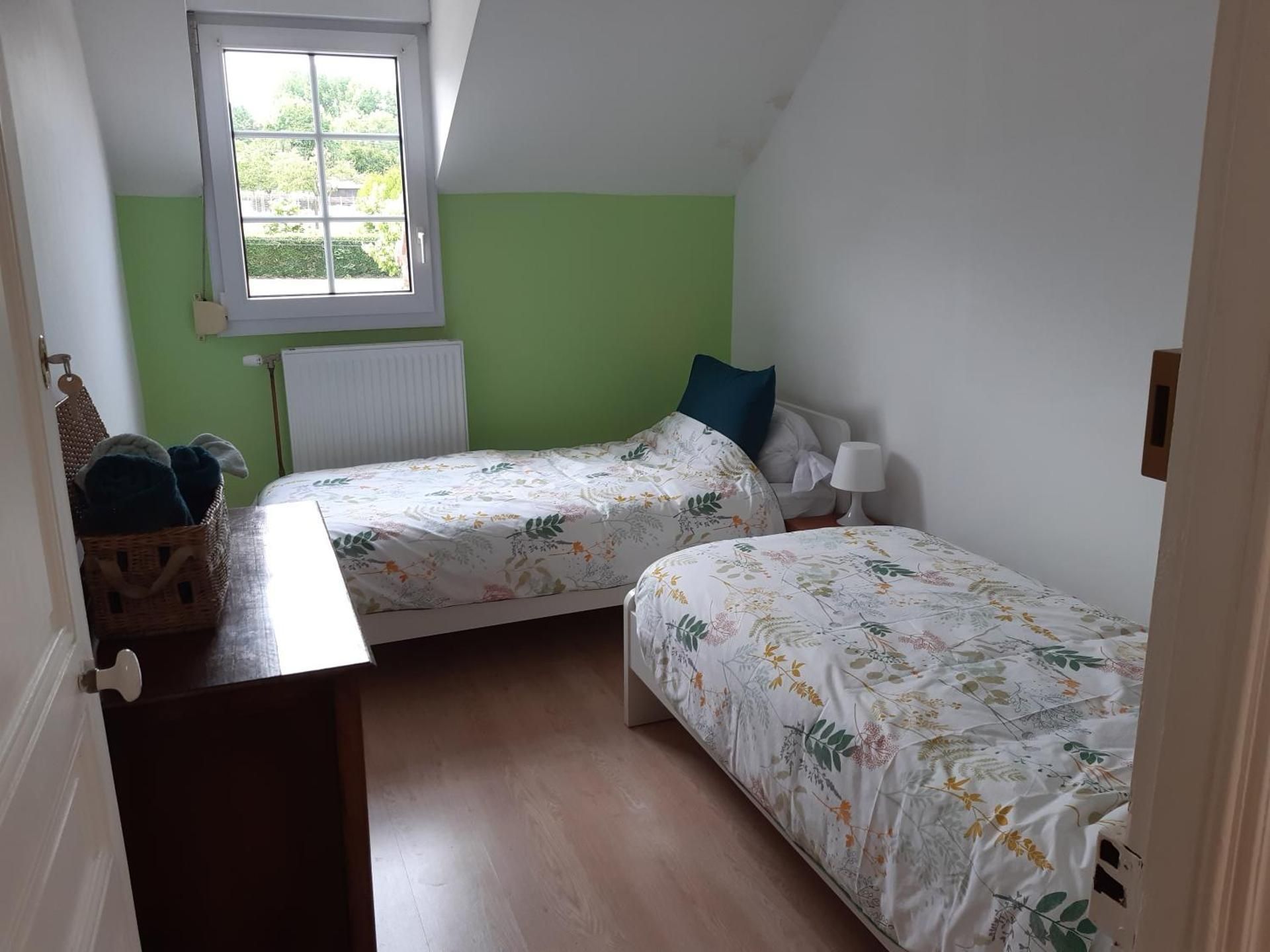 Standard Twin Room with Shared Bathroom