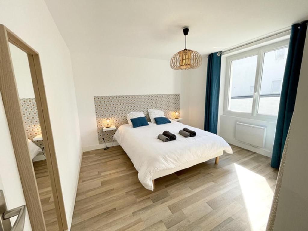 Apartment with Pool View 