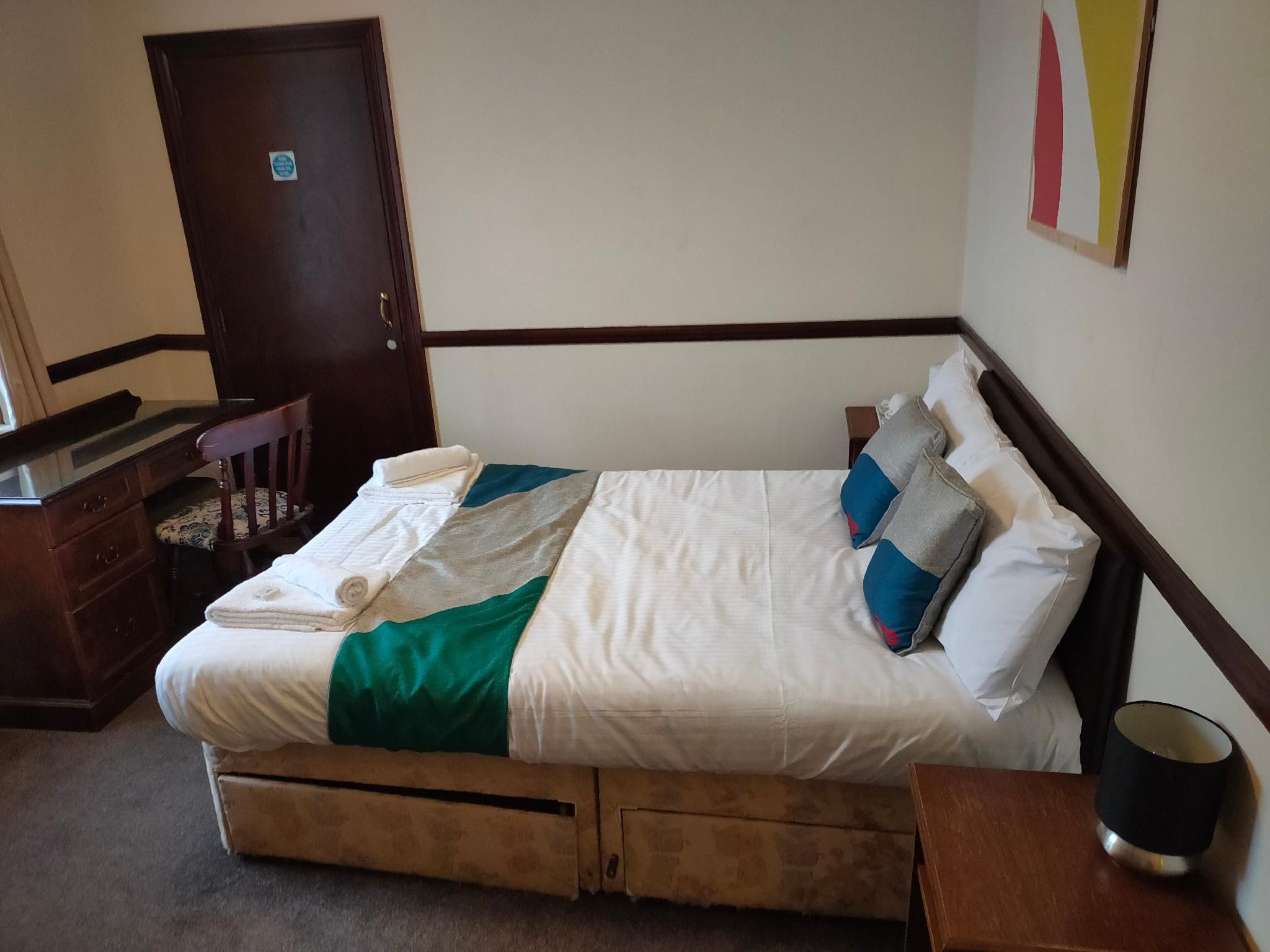 The Brunel Family room-Deluxe-Ensuite-Street View 2