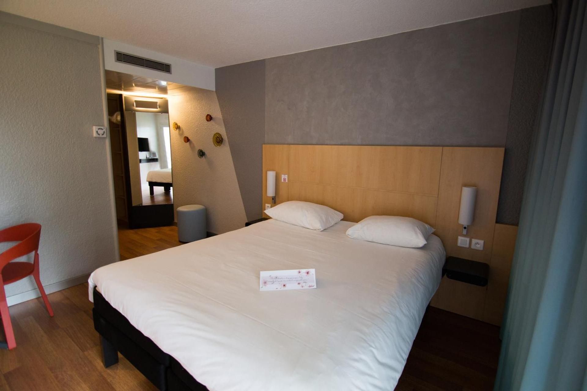 Non-Communicating Adjacent Rooms
