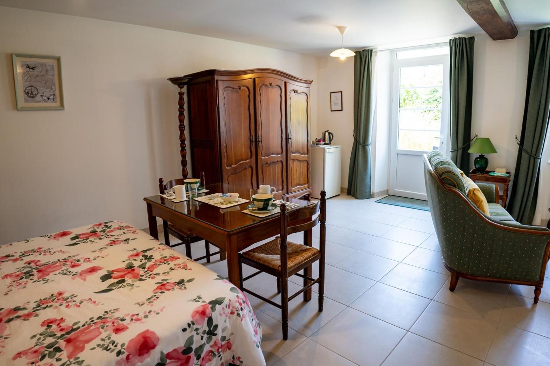 Deluxe Double Room with Shower