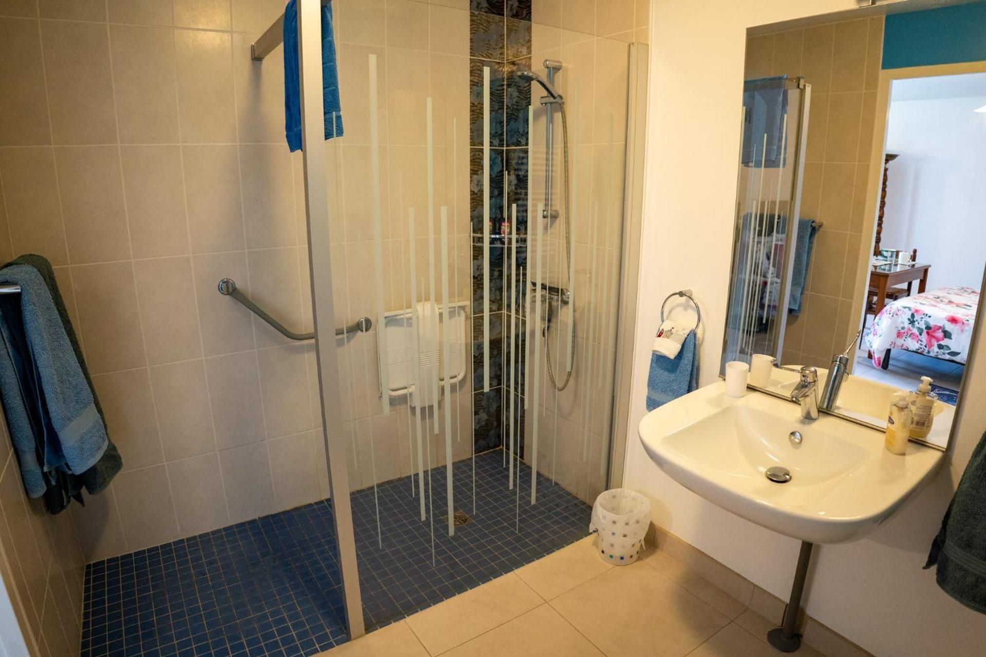Deluxe Double Room with Shower