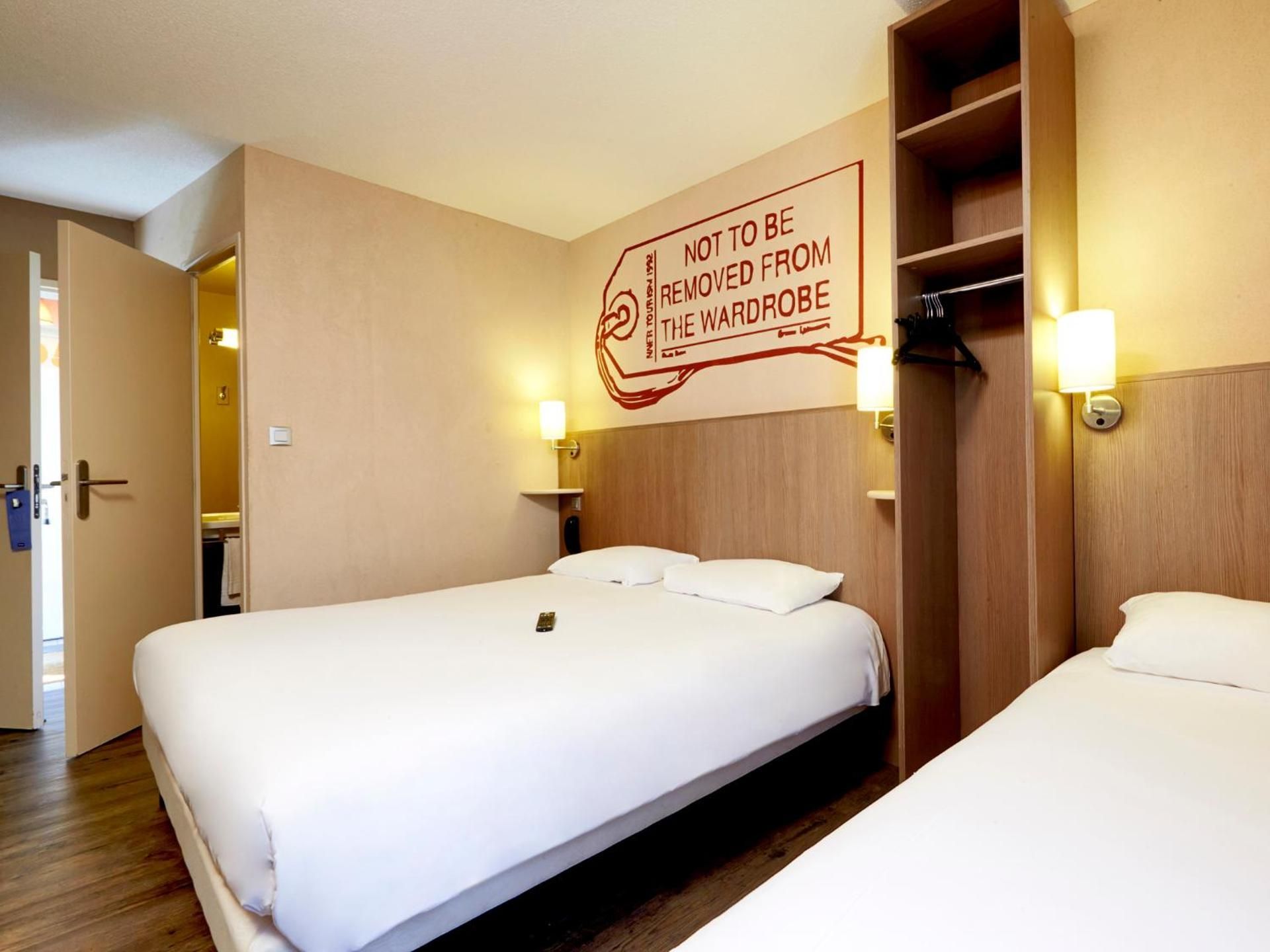 Brit Hotel Essentiel Cholet Standard Triple Room