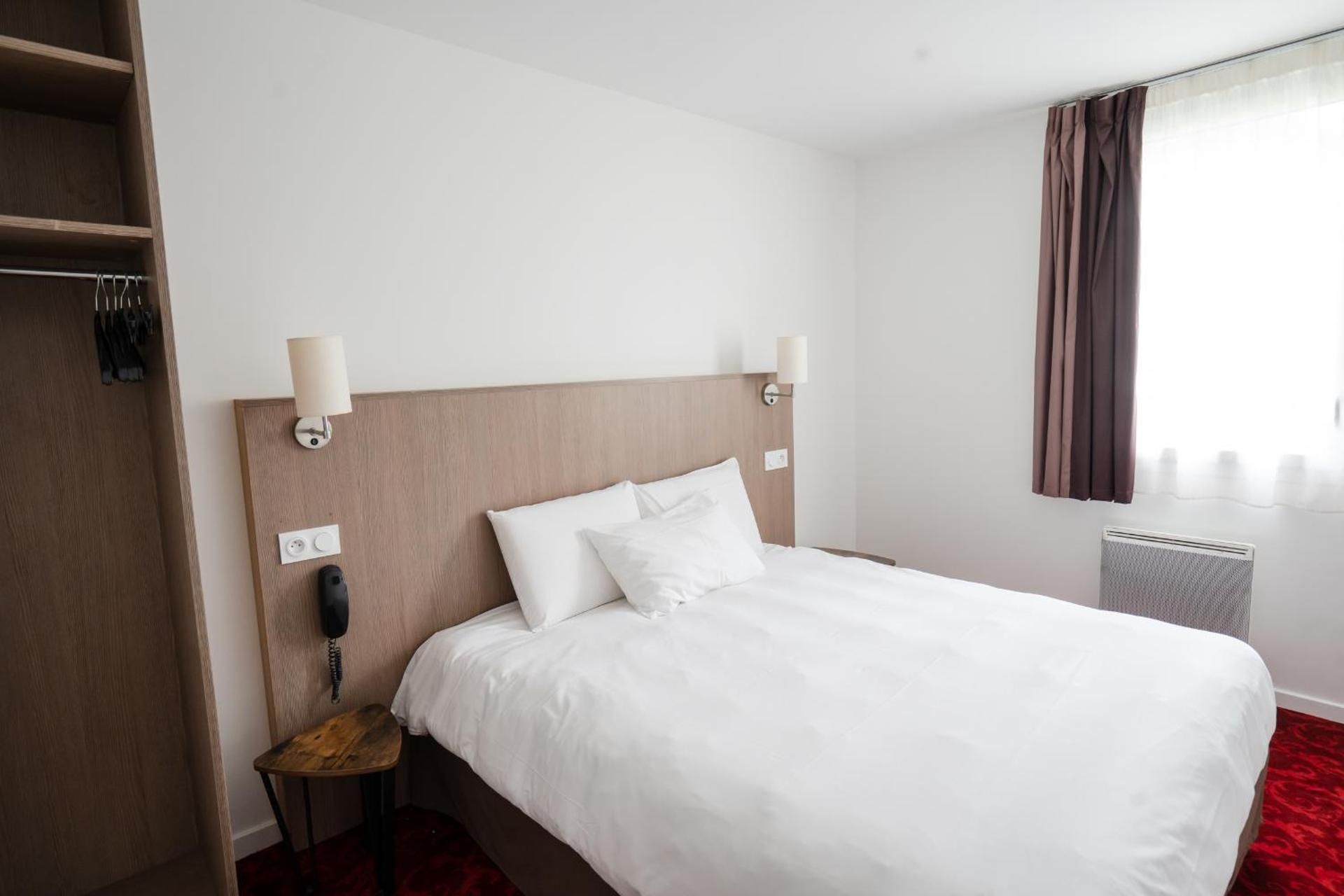 Brit Hotel Essentiel Cholet Superior Double Room 2