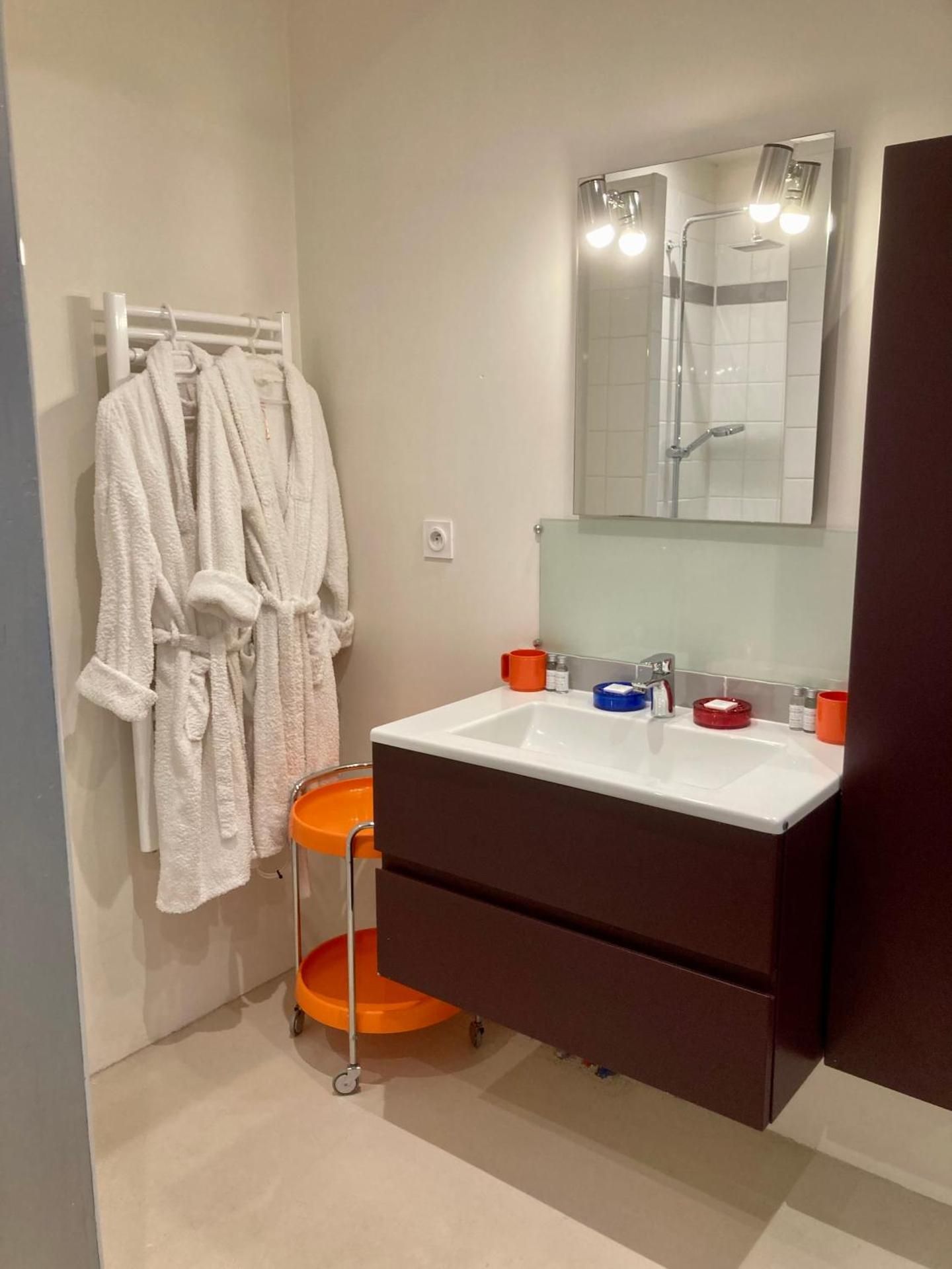 King or Twin Room with Private Bathroom