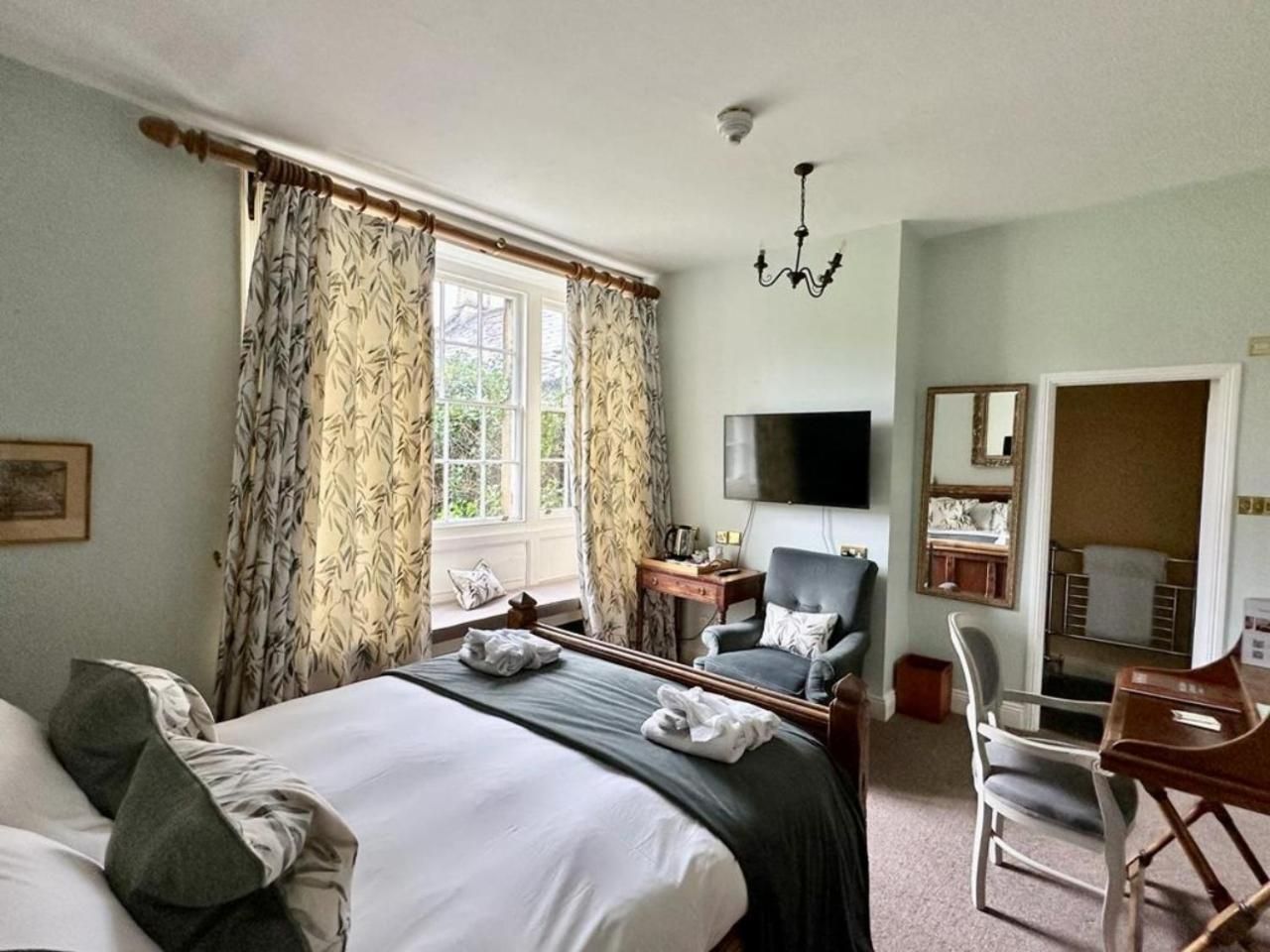 Charlton House Classic Double Room