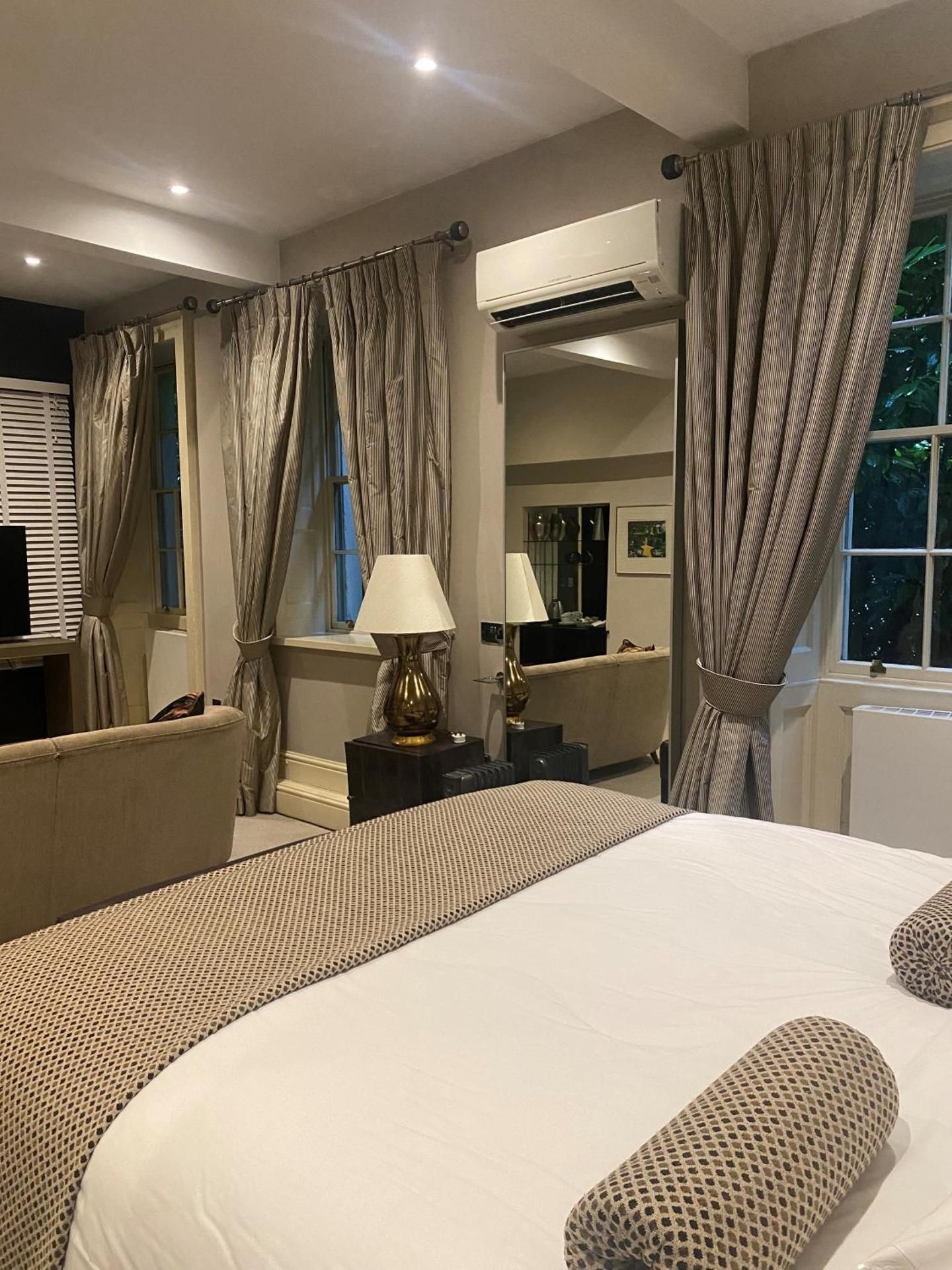 Charlton House Suite 2