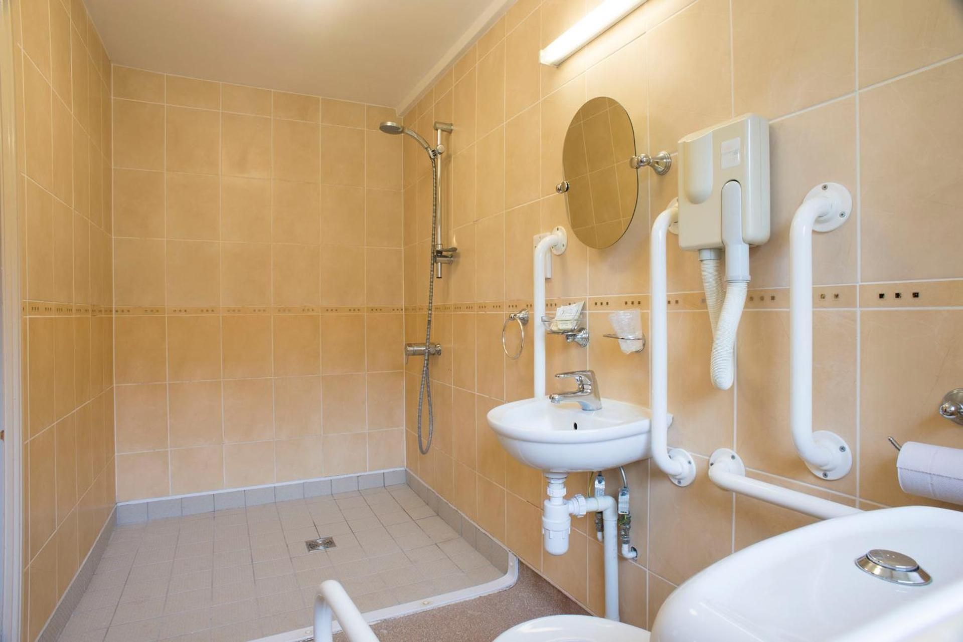 The Highwayman Inn Twin Room 3