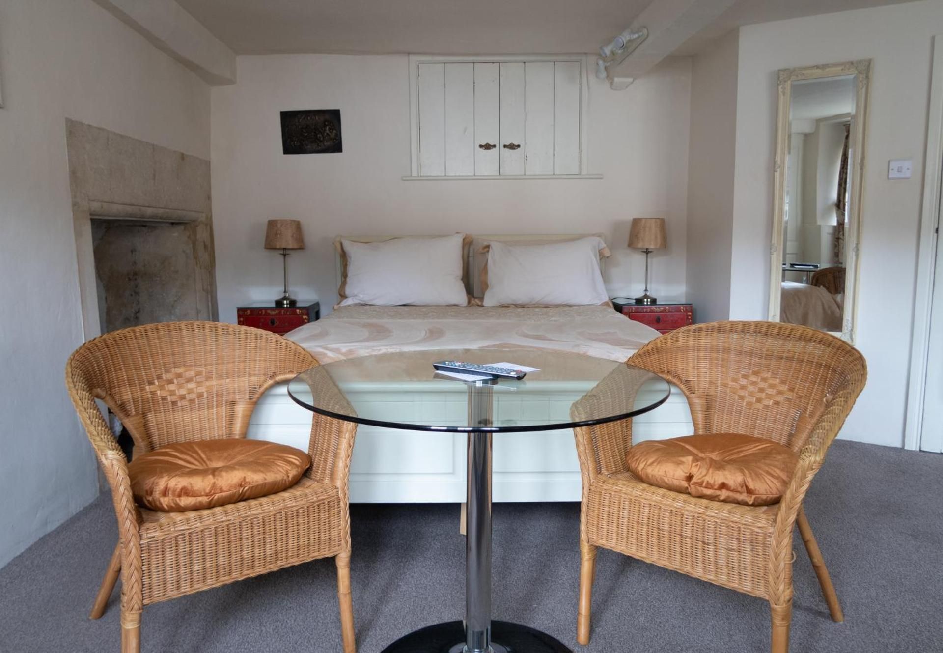 Longbridge House King Room 3