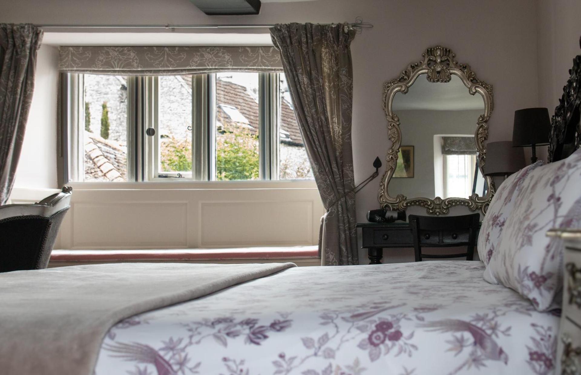 Longbridge House King Room 2