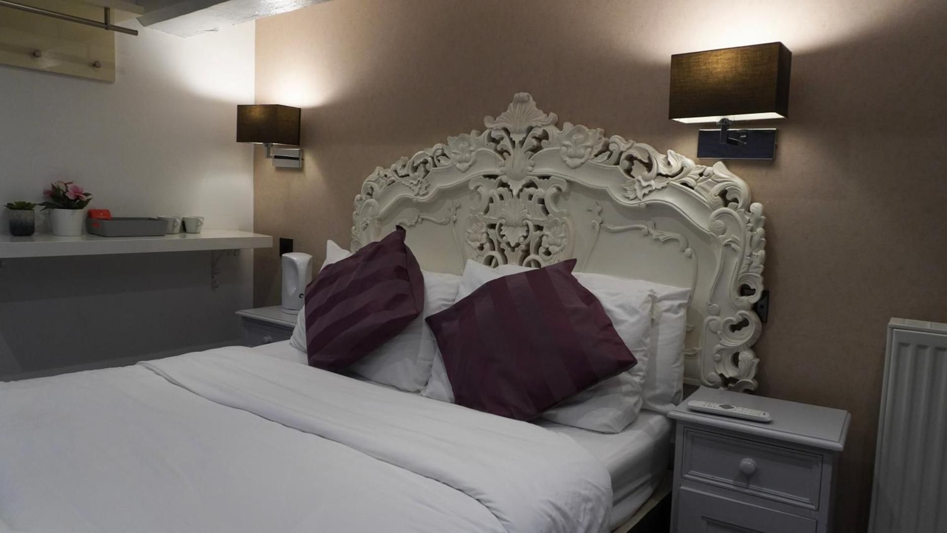 Double Room with Private Bathroom
