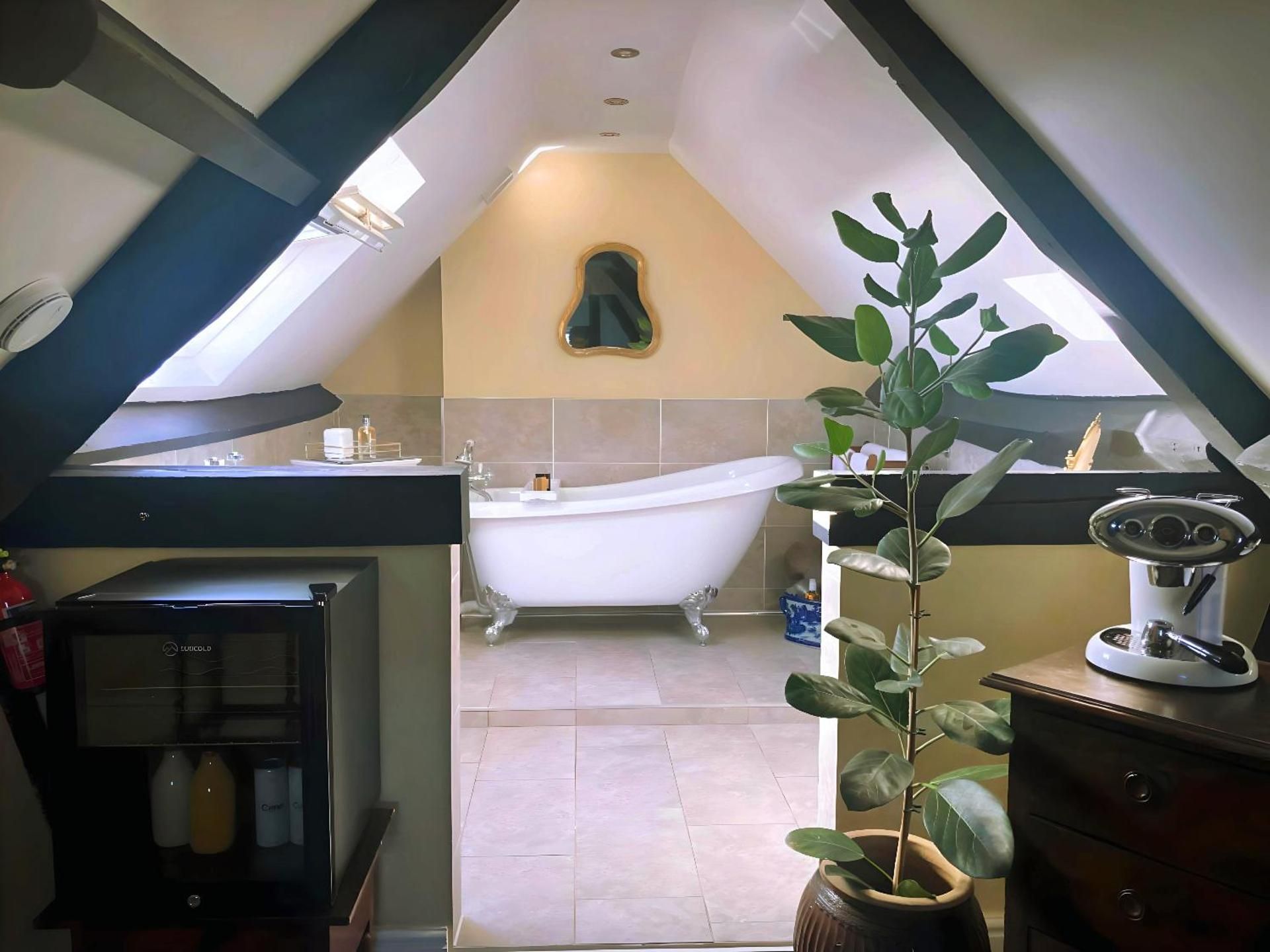 Deluxe Suite with Spa Bath