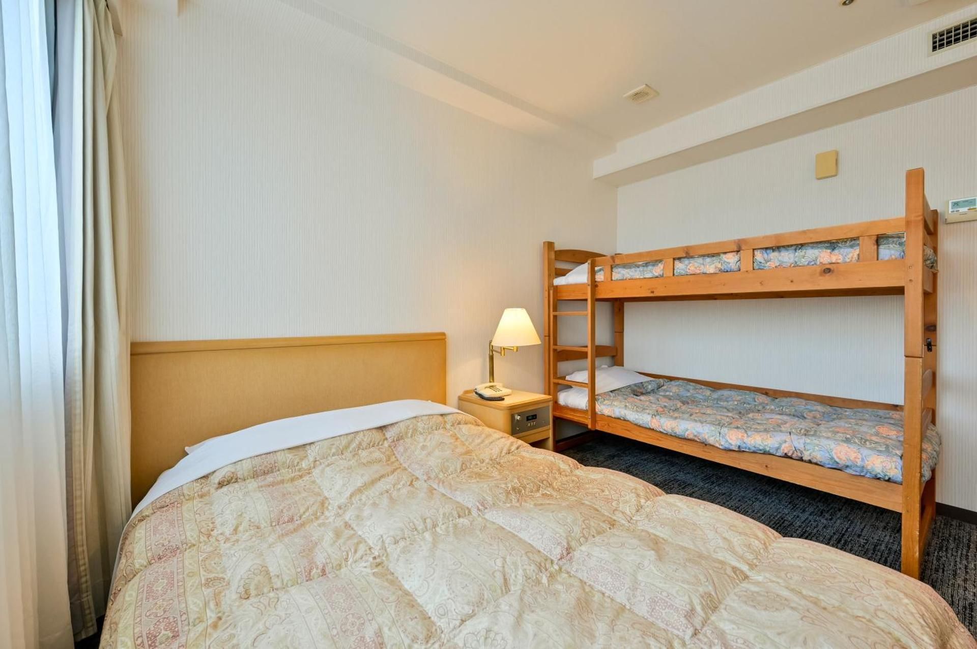 Family Room (2 Adults + 2 Children) - Non-Smoking - Annex